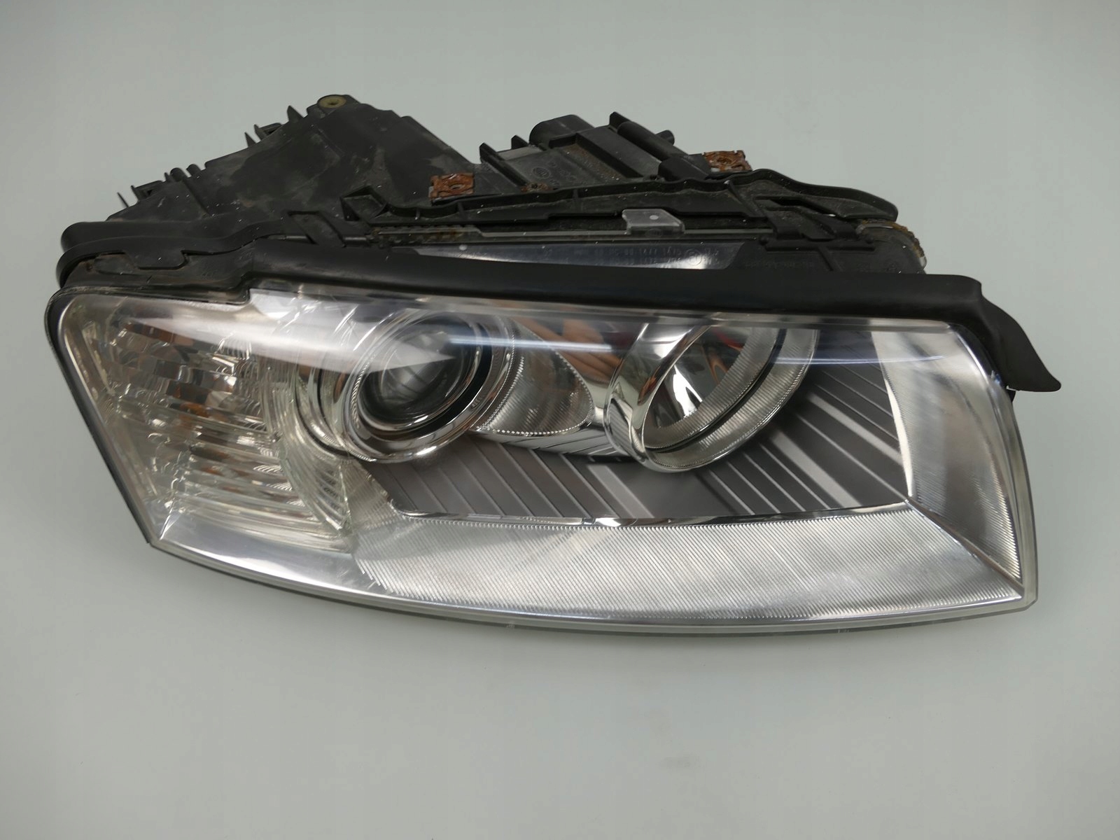 AUDI A8 D3 light right front lens brackets