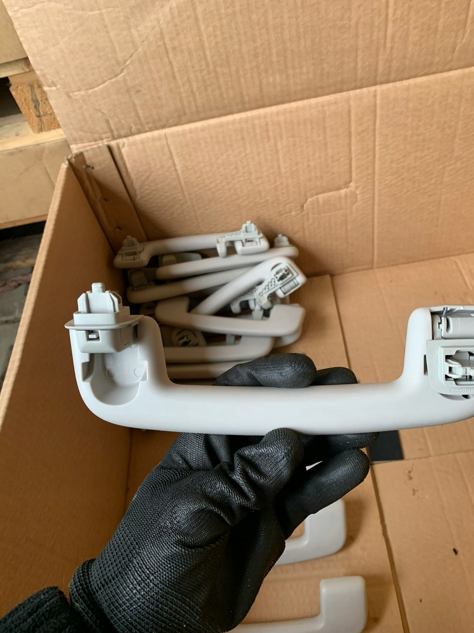 RENAULT CLIO V CAPTUR II RĄCZKA DO PODSUFITKI UCHWYT MOCOWANIE PRZÓD Producent części Renault OE