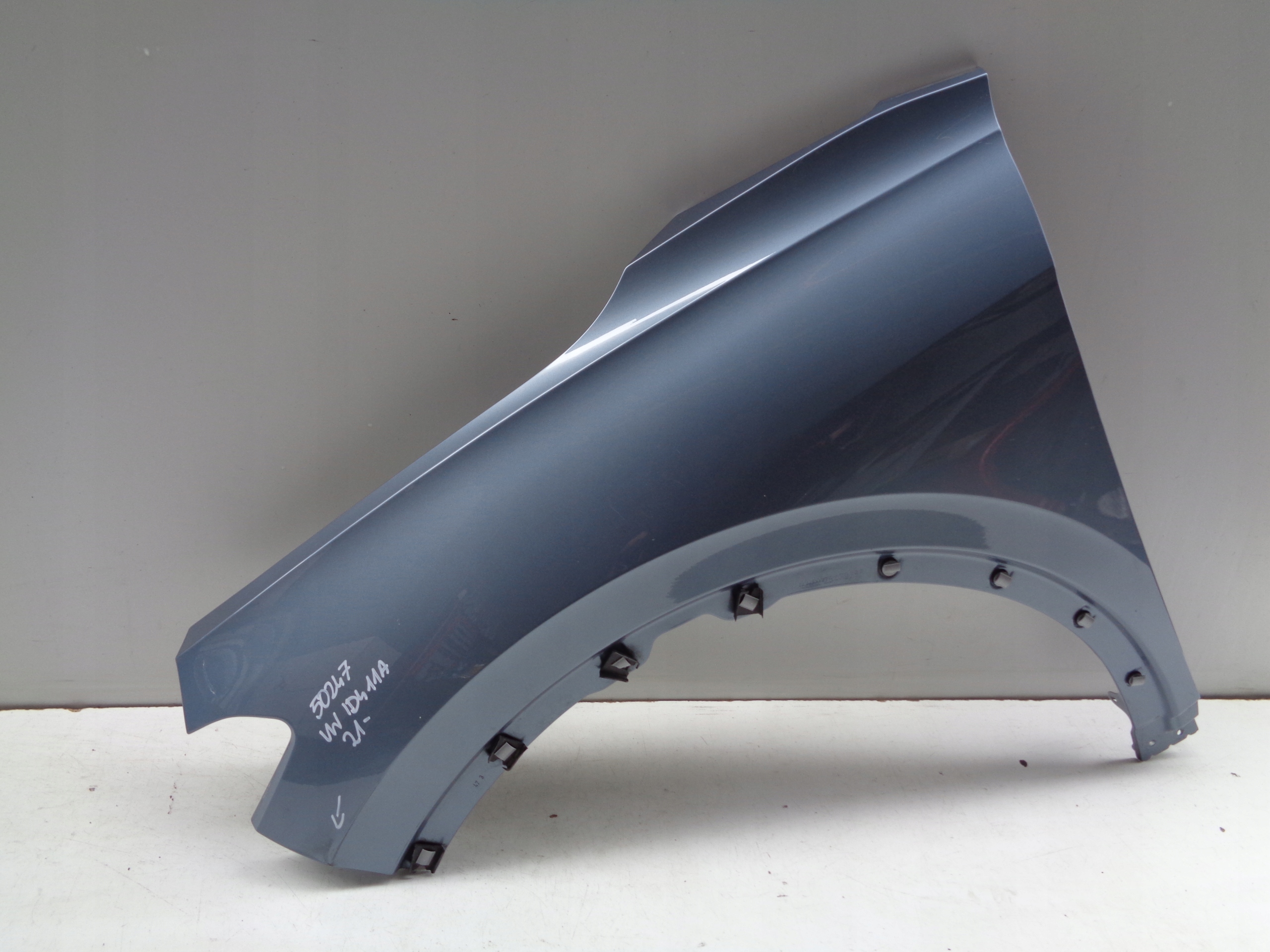 fender left front VW ID4 11A 21- NR 50247