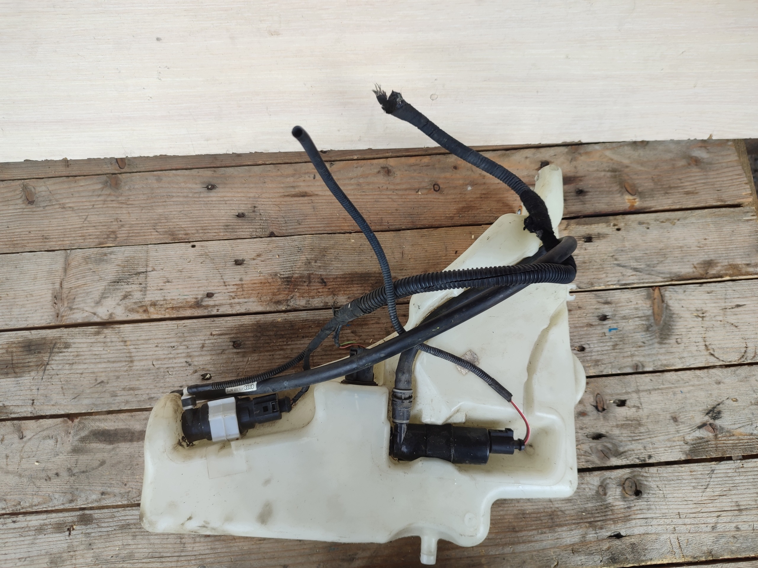 Behälter der Spritzdüse DO AUDI A4 B8 8T0955453C