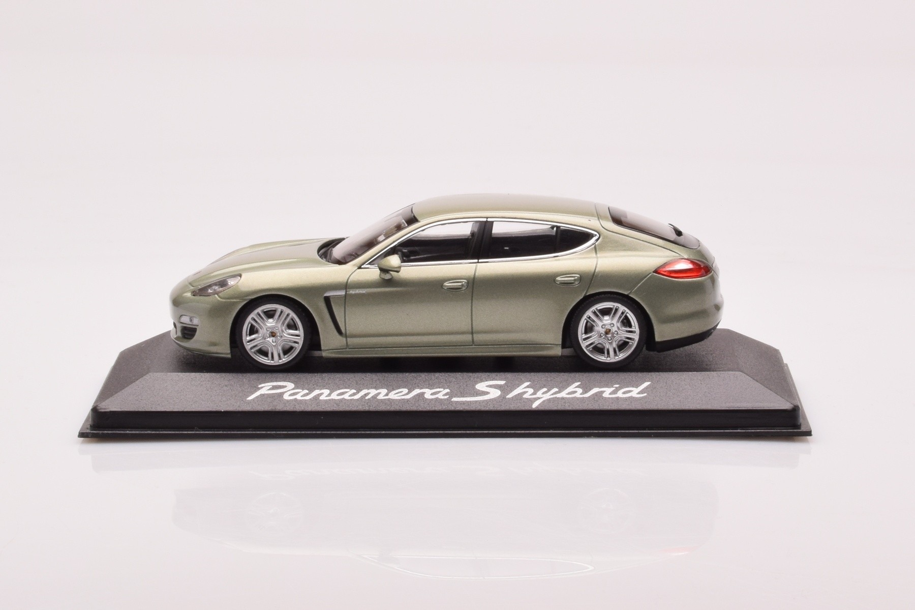 Porsche Panamera S Hybrid Critall Green Minichamps 1/43
