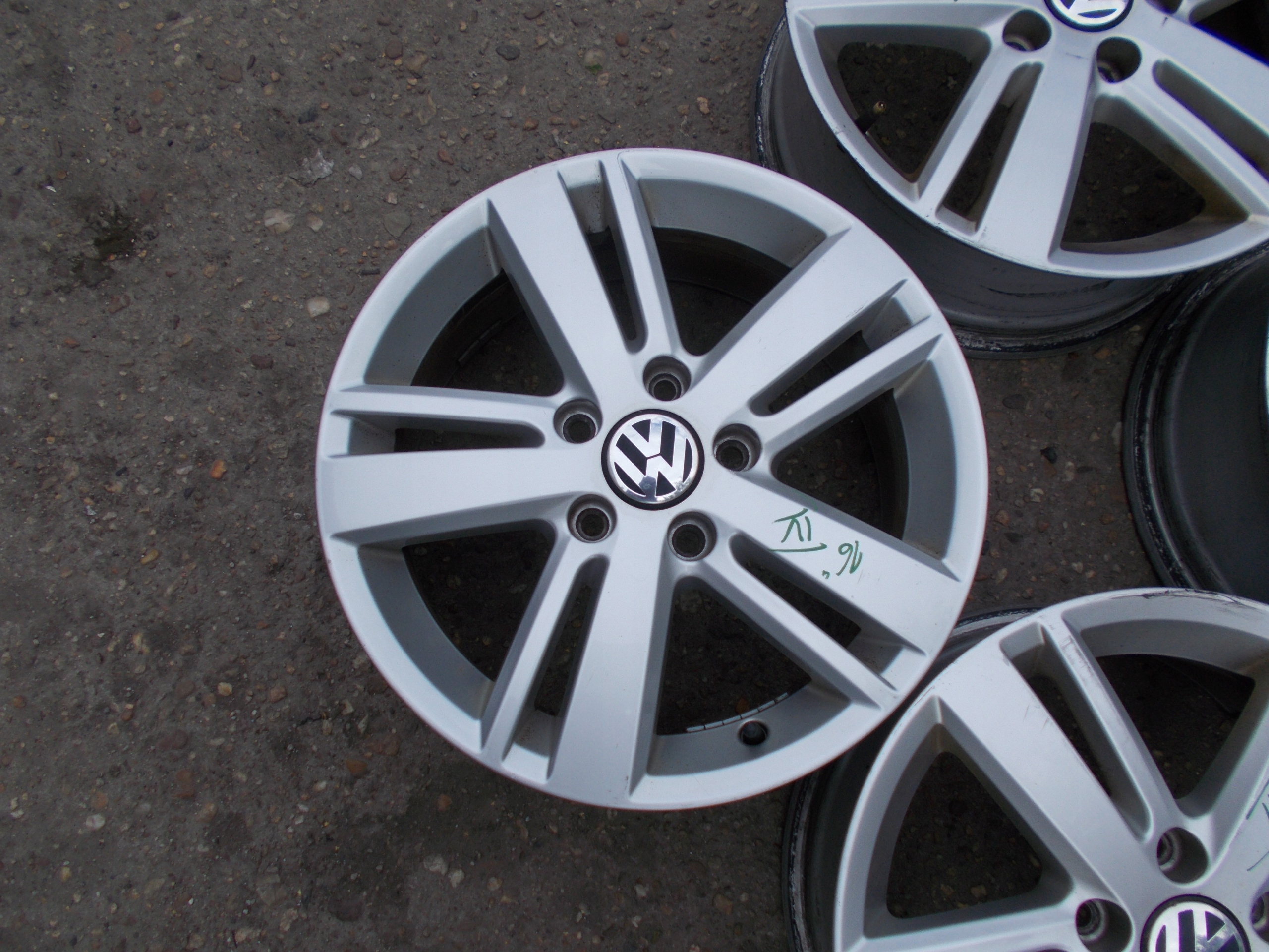 VW discs aluminium 6.5JX16 ET50 5C0601025AB KOMPLET