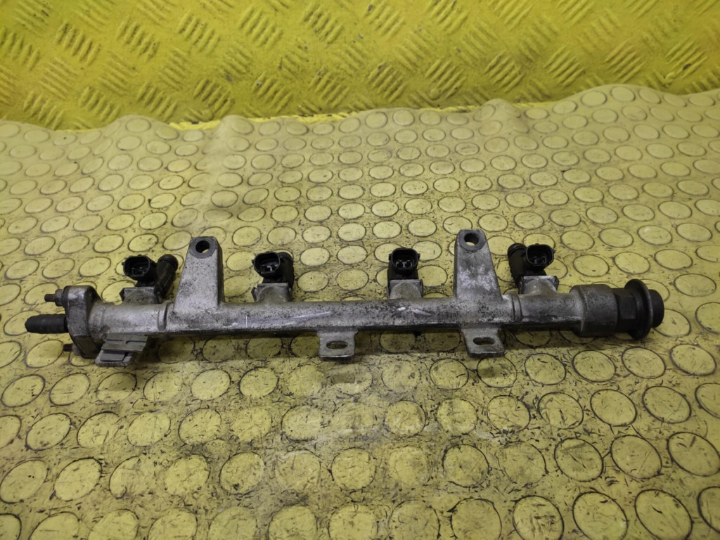 HYUNDAI COUPE 2.0 Rampe injection 3531022600