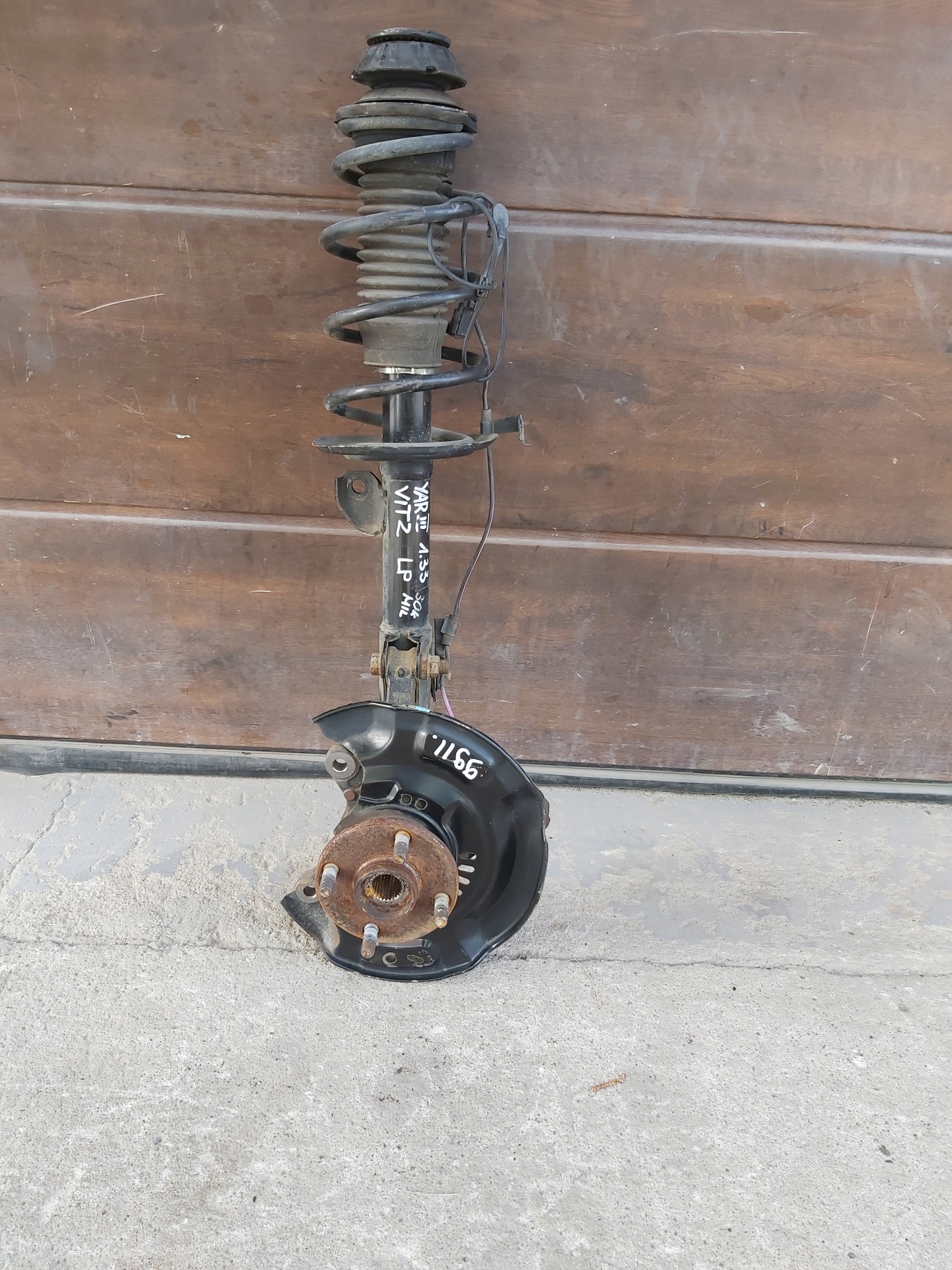 Toyota Yaris III макперсон ЛІВИЙ перед 1,0 1,3 1,33 цапфа амортизатор 30k