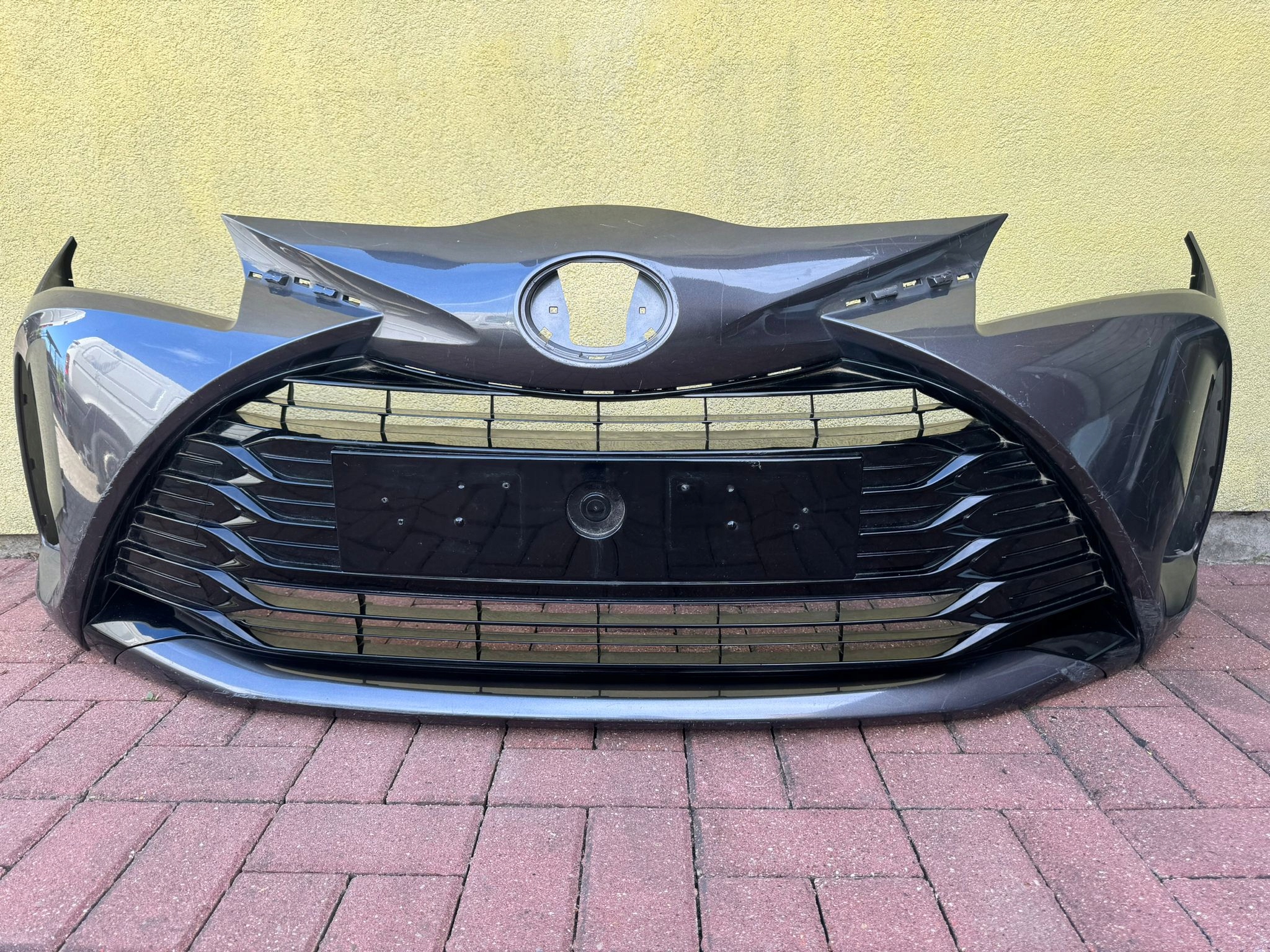 TOYOTA YARIS III 3 LIFT 17-19 ZDERZAK PRZEDNI PRZÓD za z Brójce ...