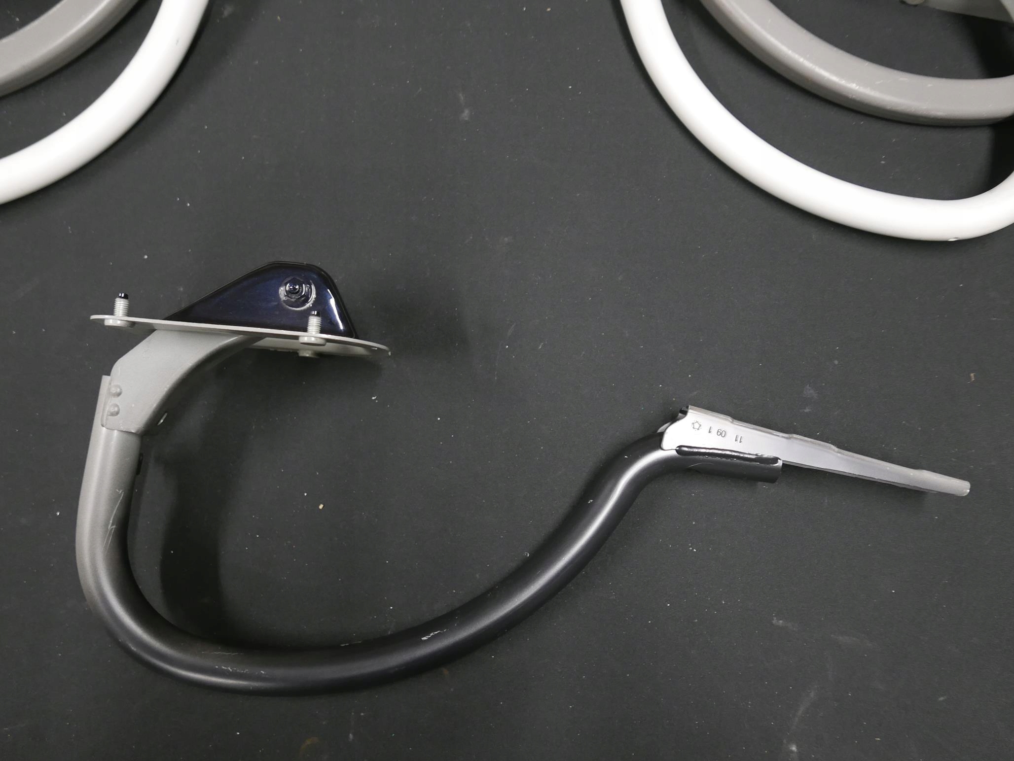 7228500 7228498 - BMW F13 петля крышки багажника П