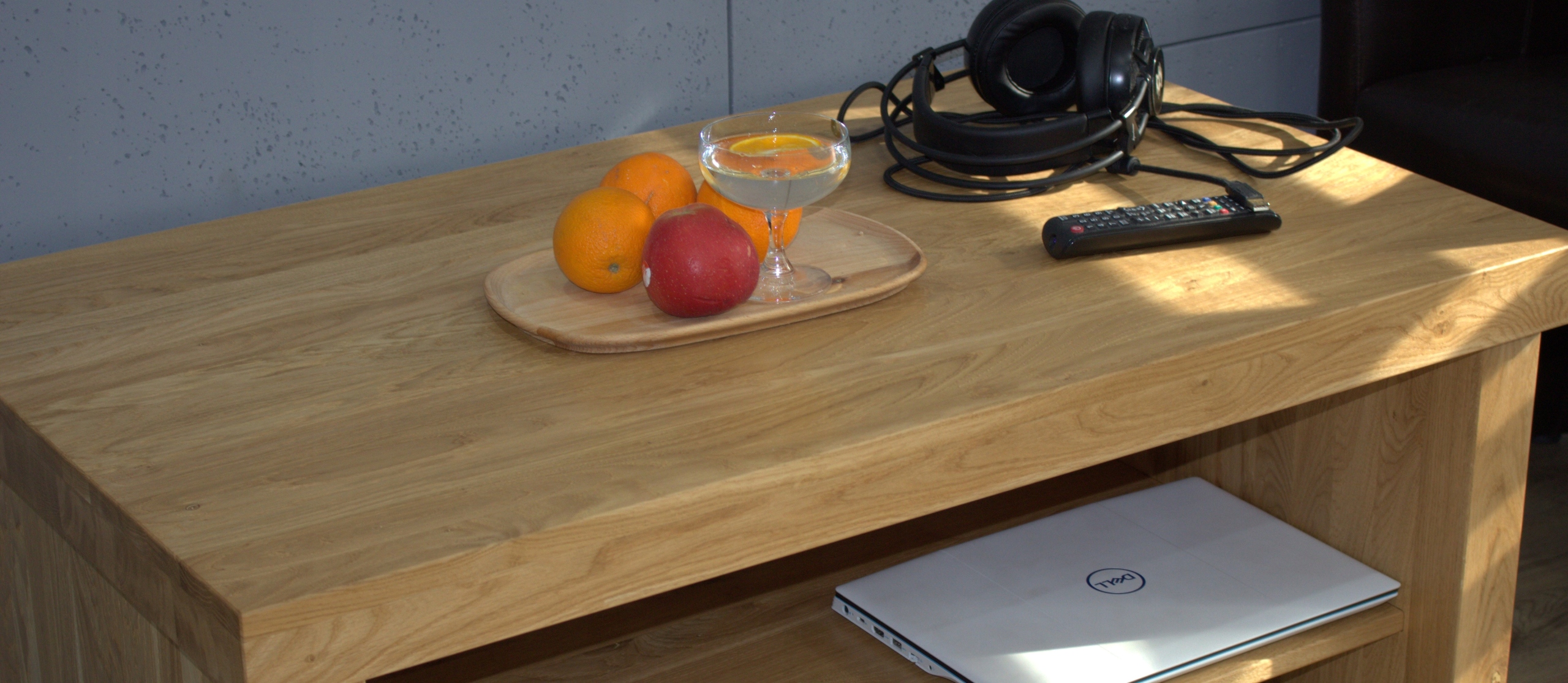 Stolik kawowy, loftowy stolik, lity dąb, solidny. Wysokość mebla 47 cm