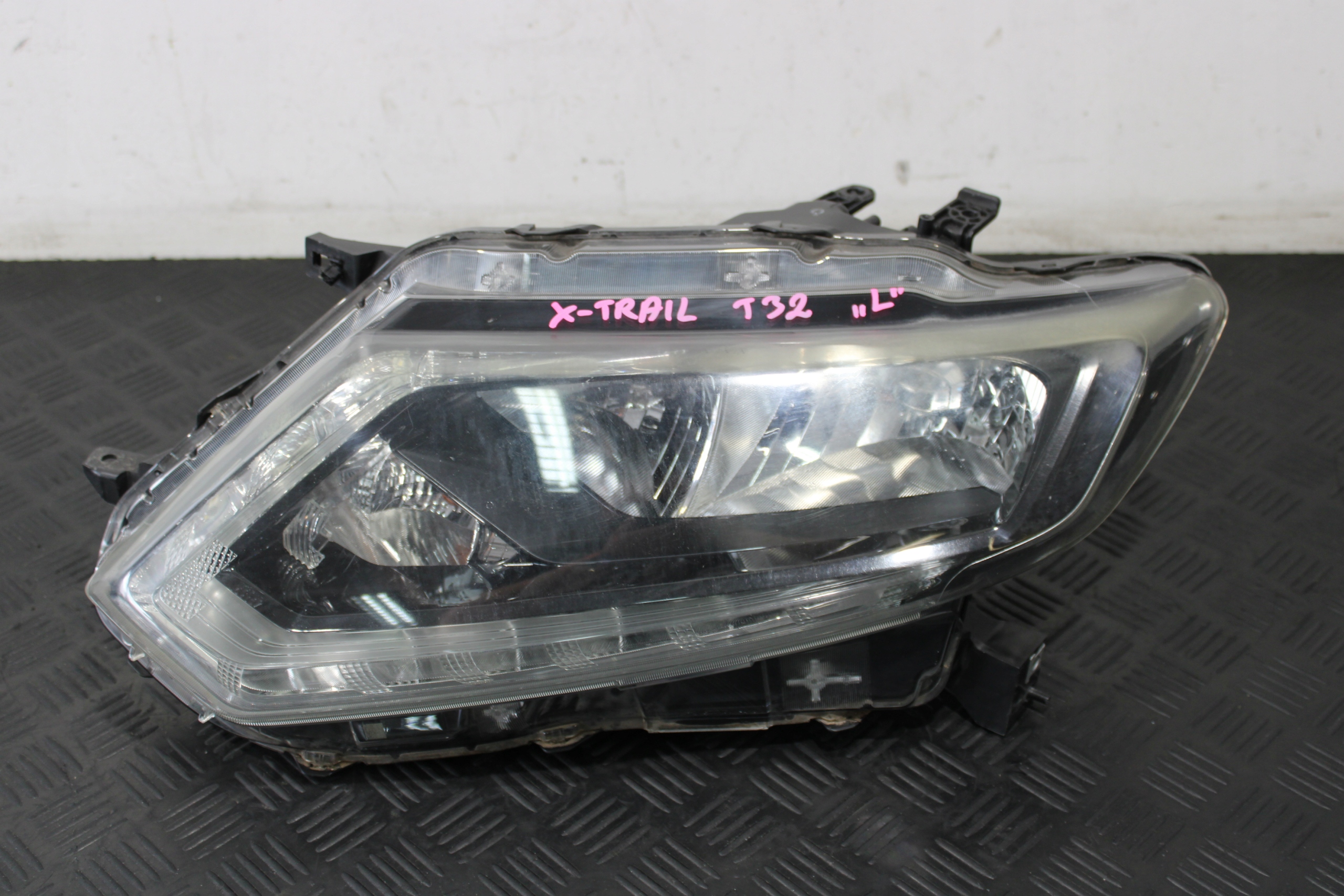 light left front NISSAN X-TRAIL T32