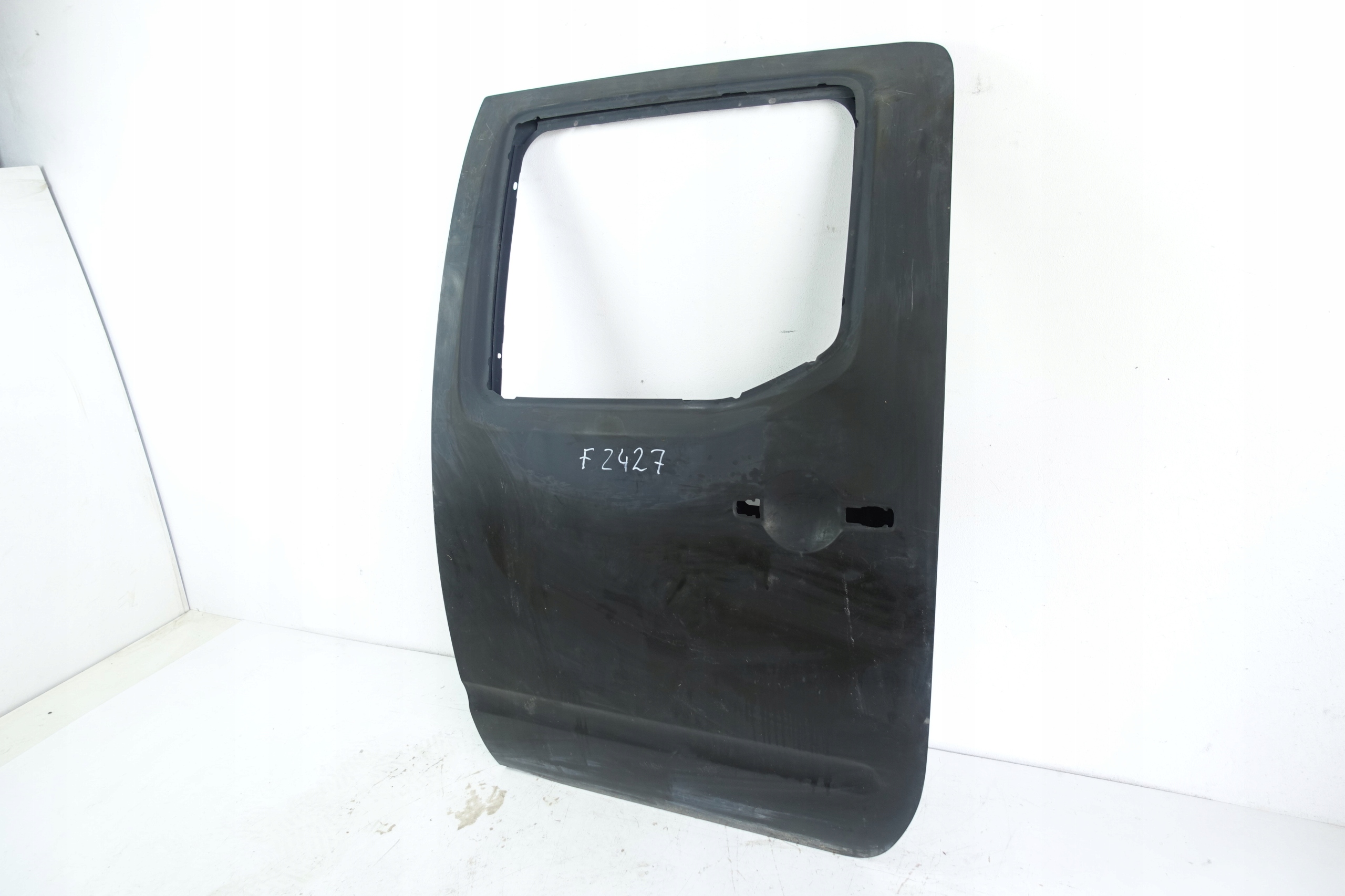 NISSAN NAVARA D40 door left rear part left rear.