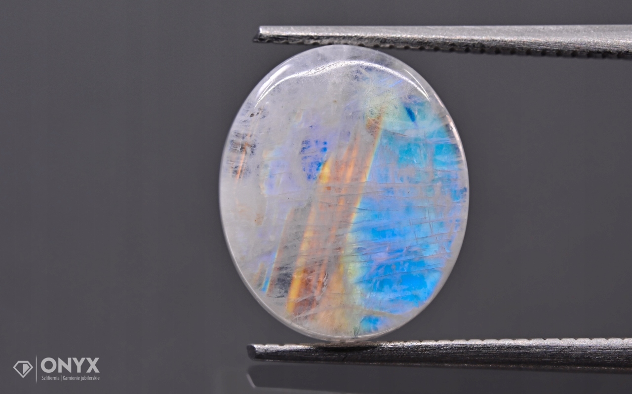 Měsíční kámen mělký ovál 11,5x10 mm