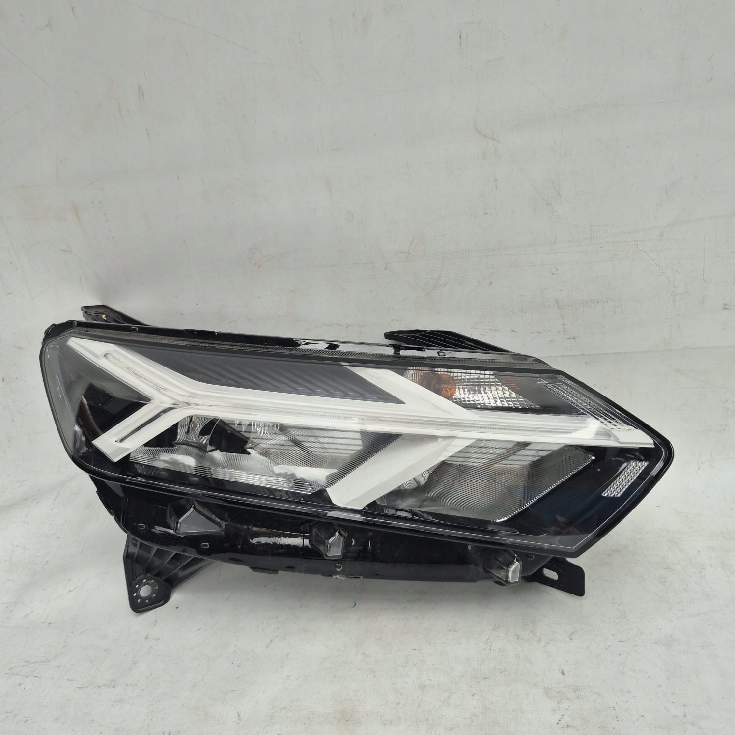 DACIA SANDERO III 20- light right front front FULL LED 260107920R
