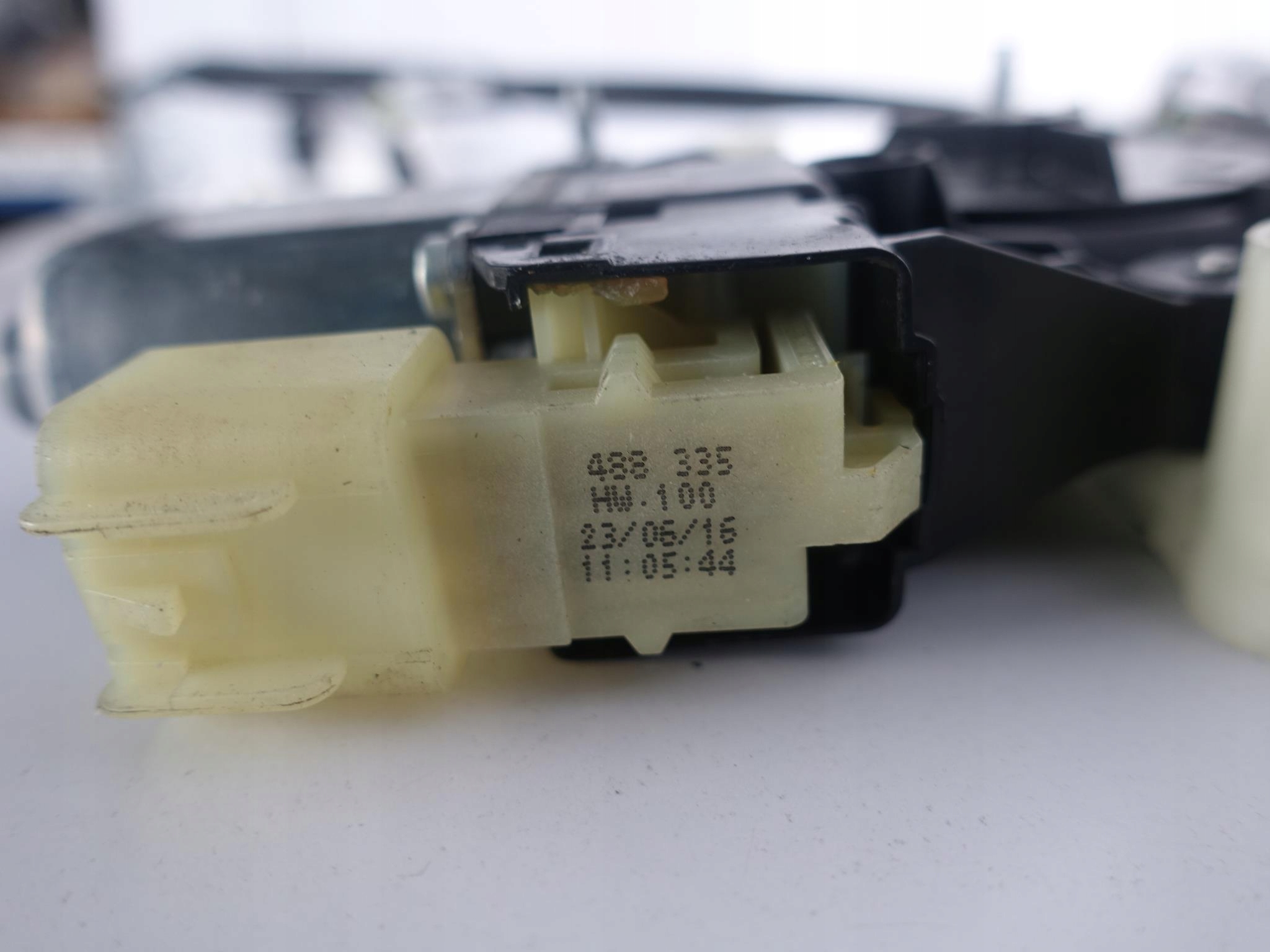MASERATI LEVANTE M161 window regulator left rear part