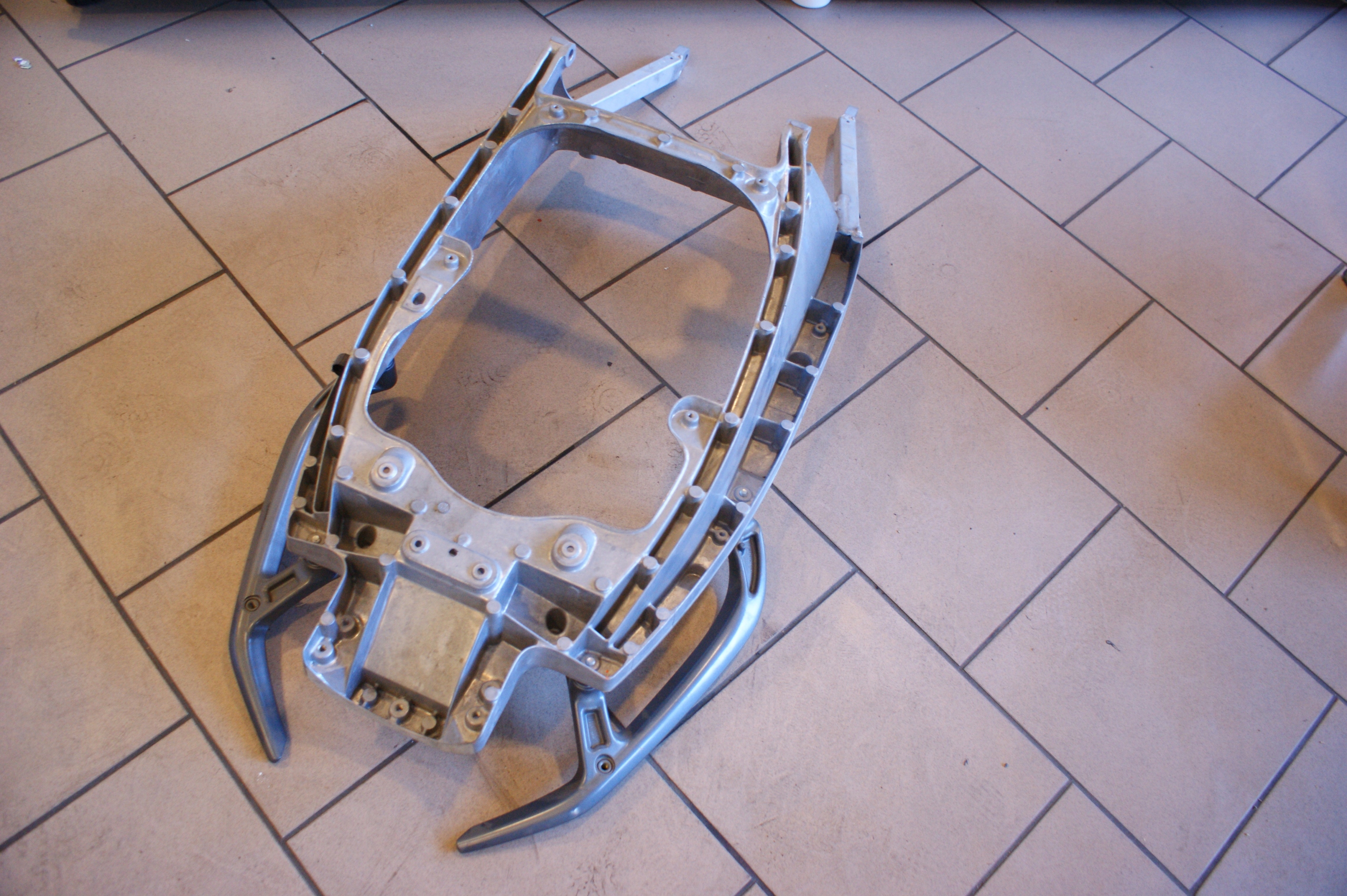 YAMAHA T-MAX 500 ЗАДНЯ СТІЙКА 08-12R