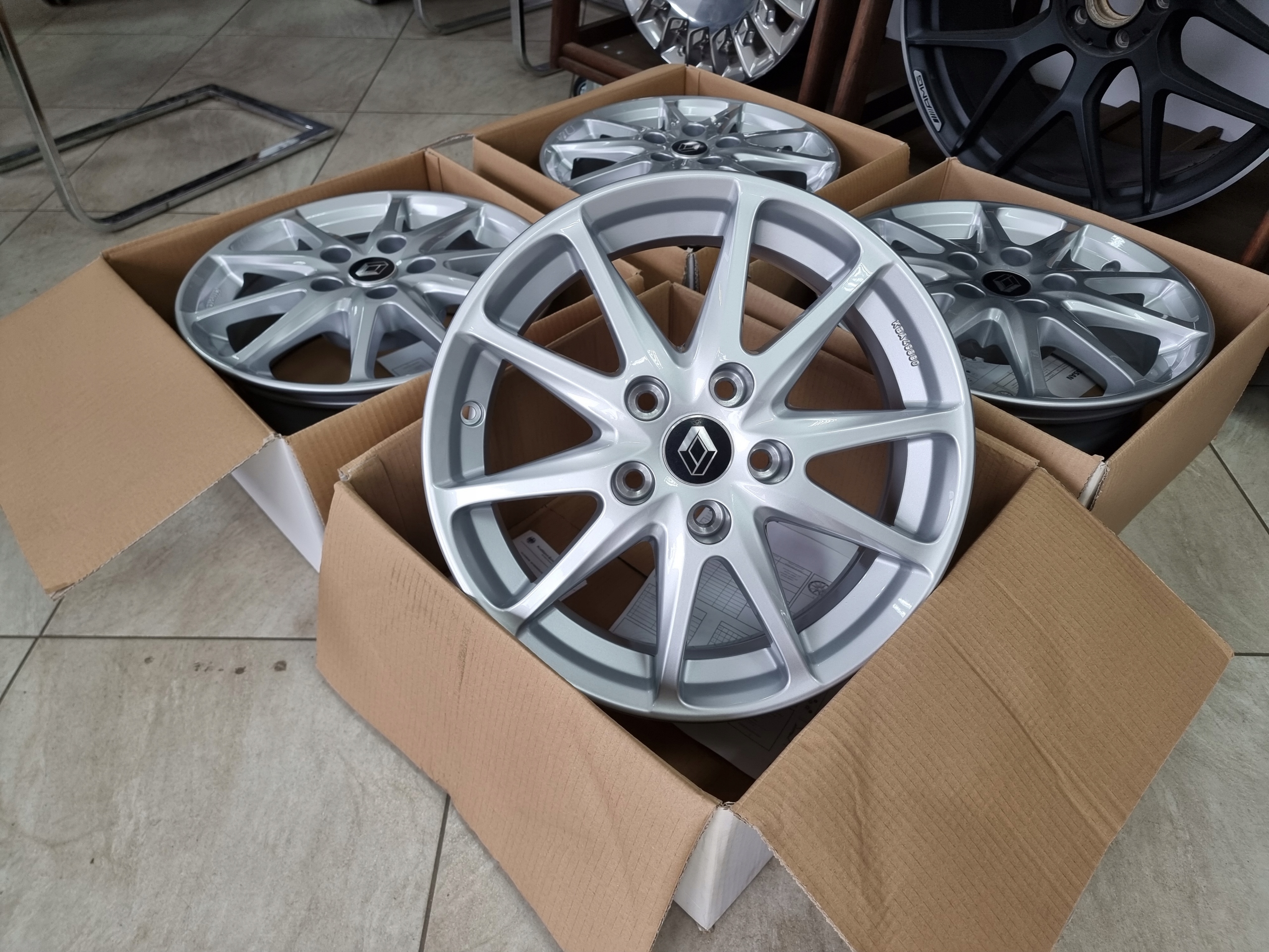 Felgi 16 CALI Renault Kadjar Megane Talisman ZOE Kod producenta KE409-3Z110