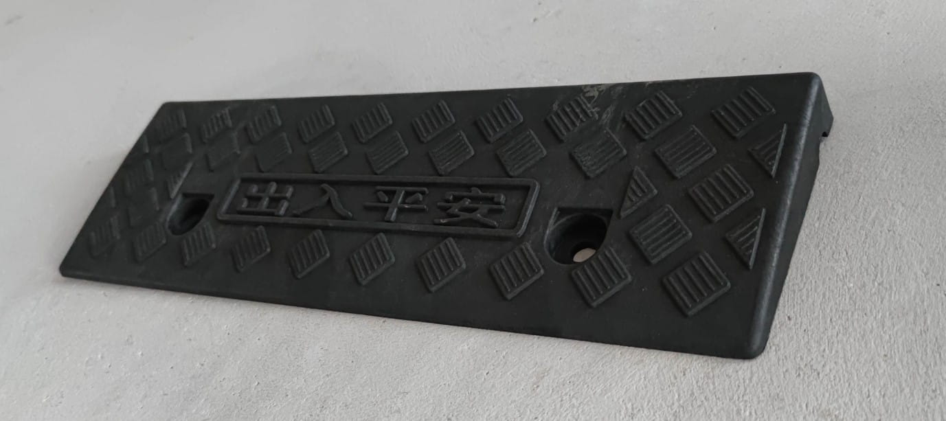 

Rampa najazdowa podjazdowa krawężnik 4cm
