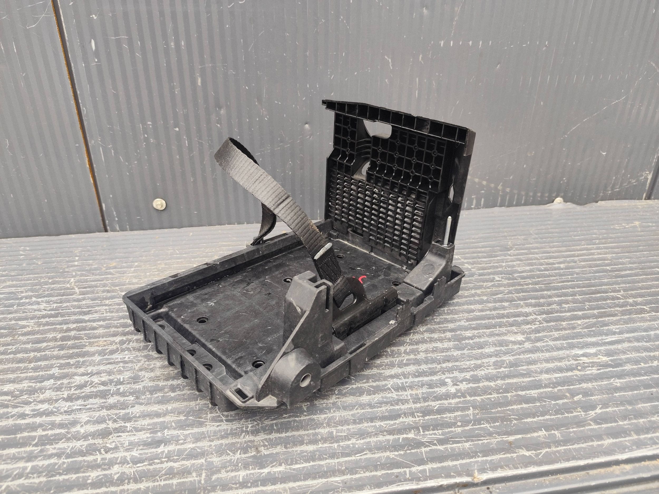 Mercedes-Benz B W247 držač akumulatora A1776204201