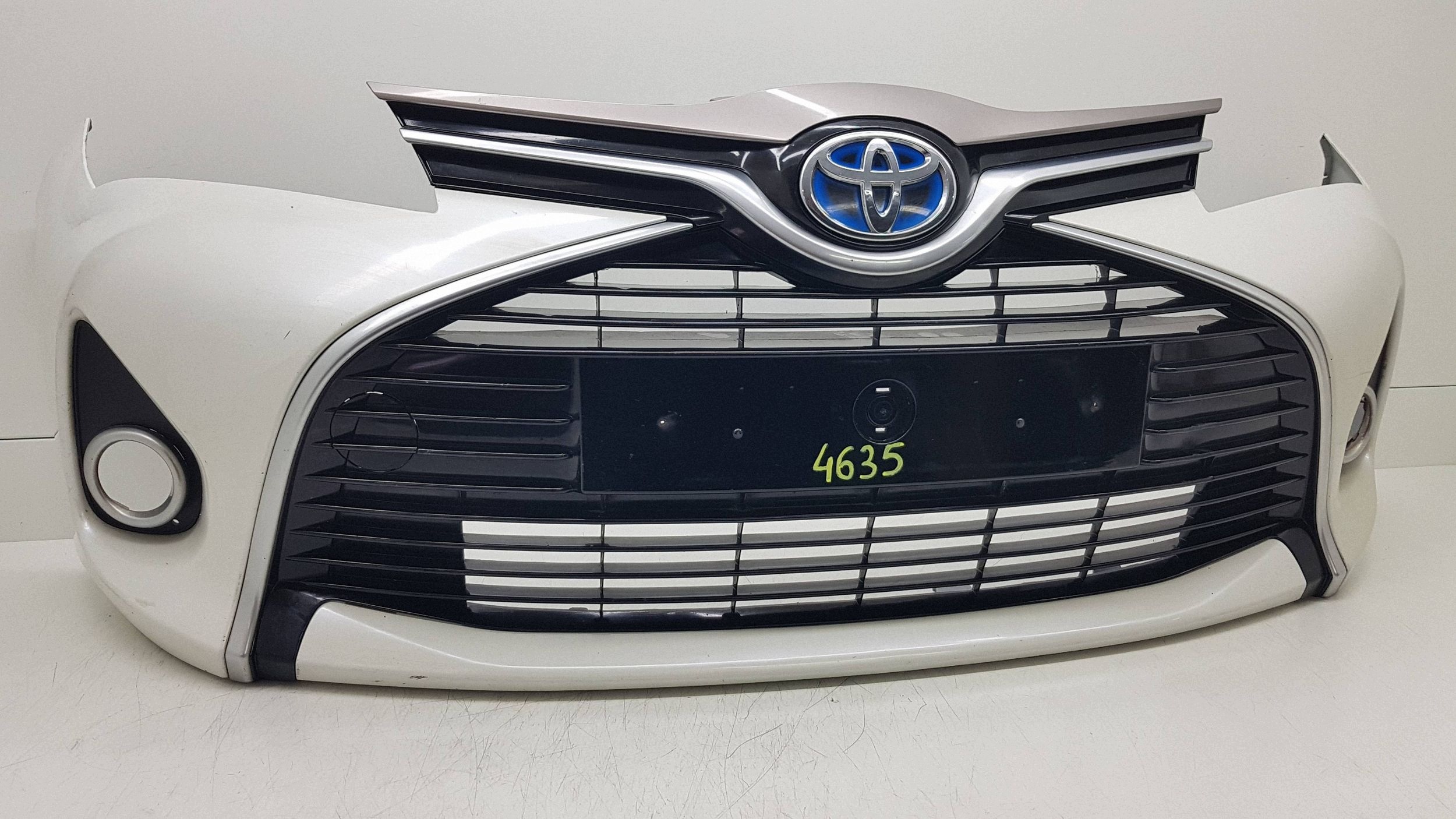 TOYOTA YARIS 3 III 2014 - bumper front 5302-OD030