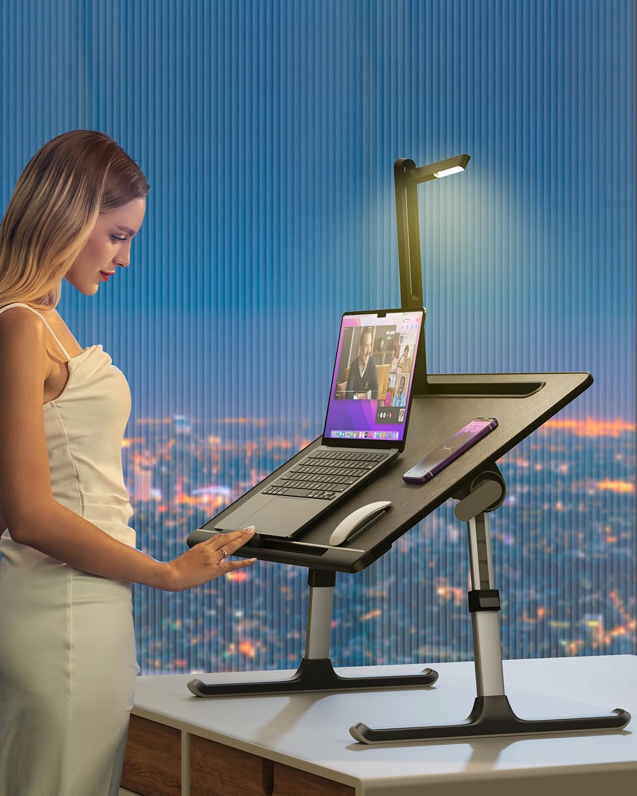 SAIJI Stolik Na Laptop Z Lampką LED Z Regulowaną Wysokością I Kątem Z Półką — miniatura 9