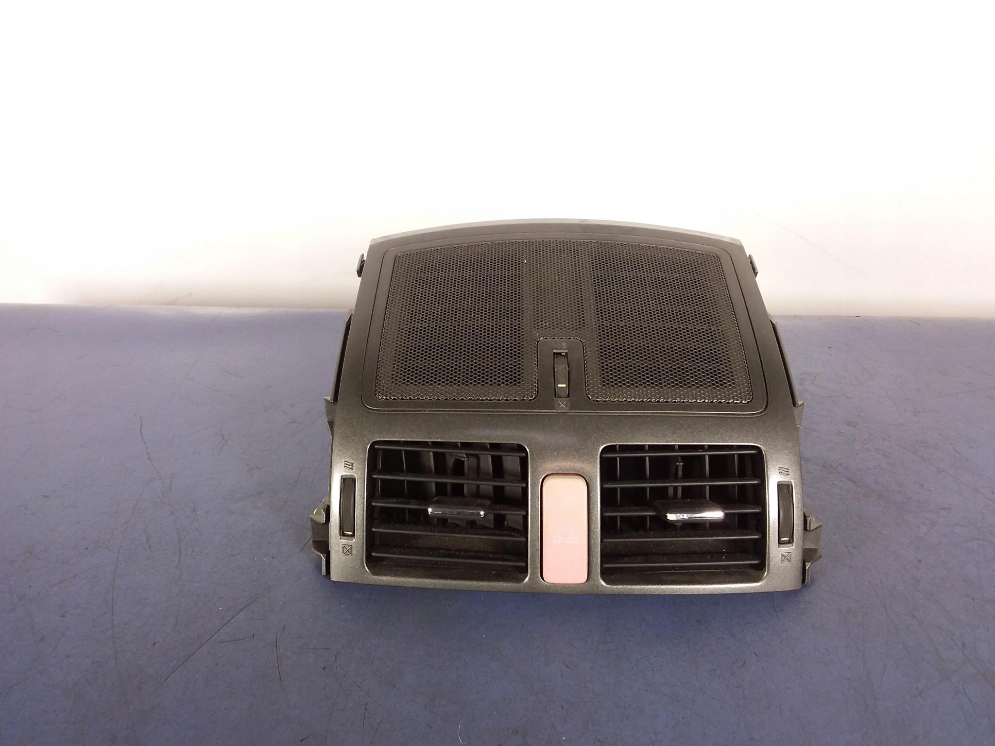 TOYOTA AURIS І ЦЕНТРАЛЬНА ВЕНТИЛЯЦІЙНА РЕШІТКА 55670-02110