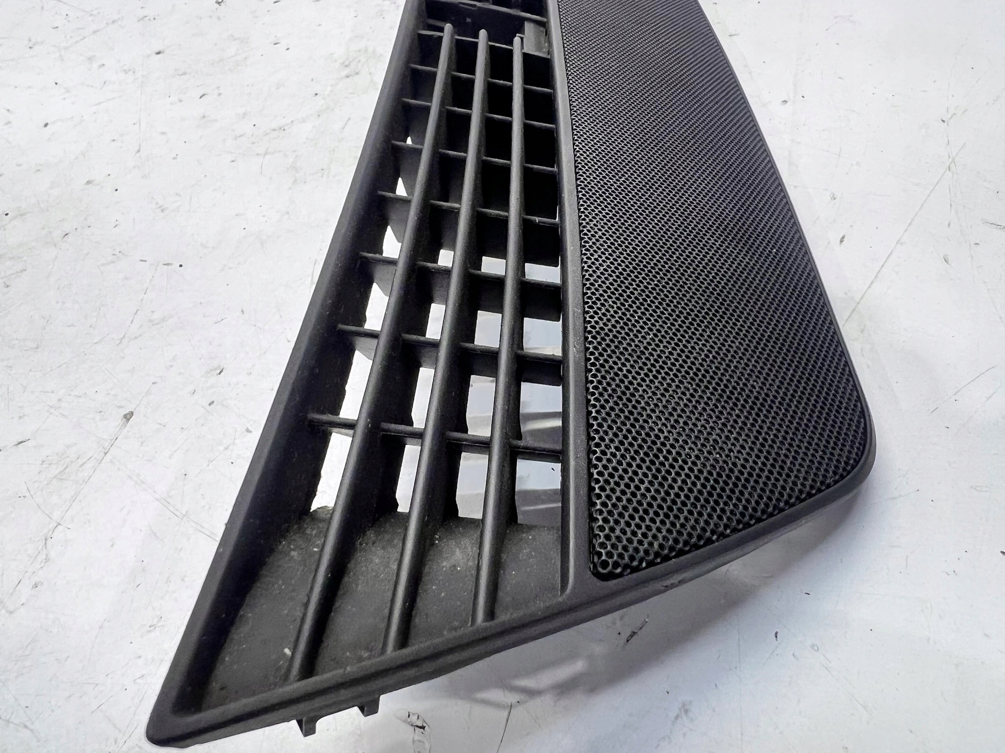 de couverture du haut parleur du tableau de bord AUDI A4 B6 B7 8E0819635D