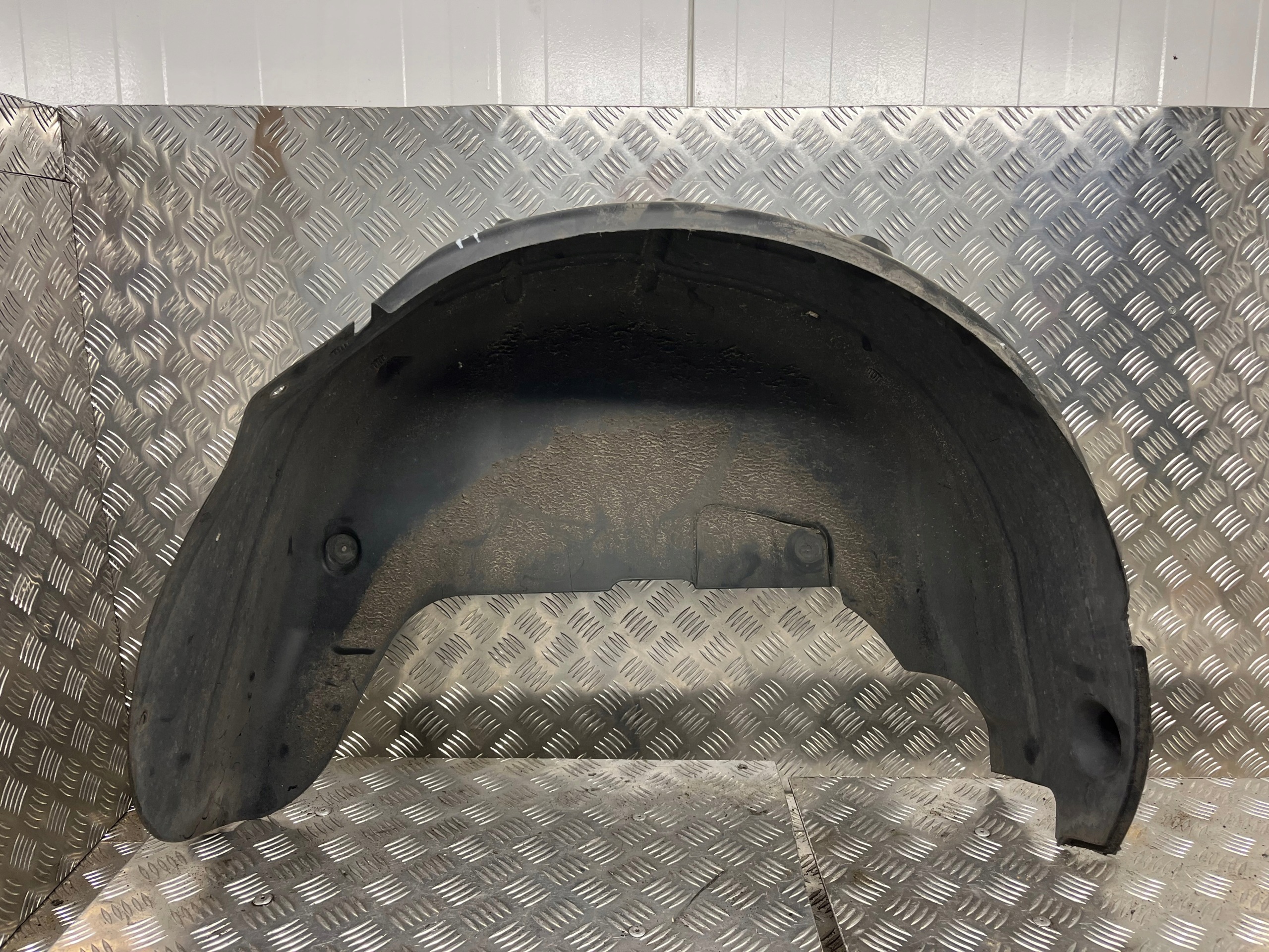 mudguard right rear. CITROEN DS-5 9800409380