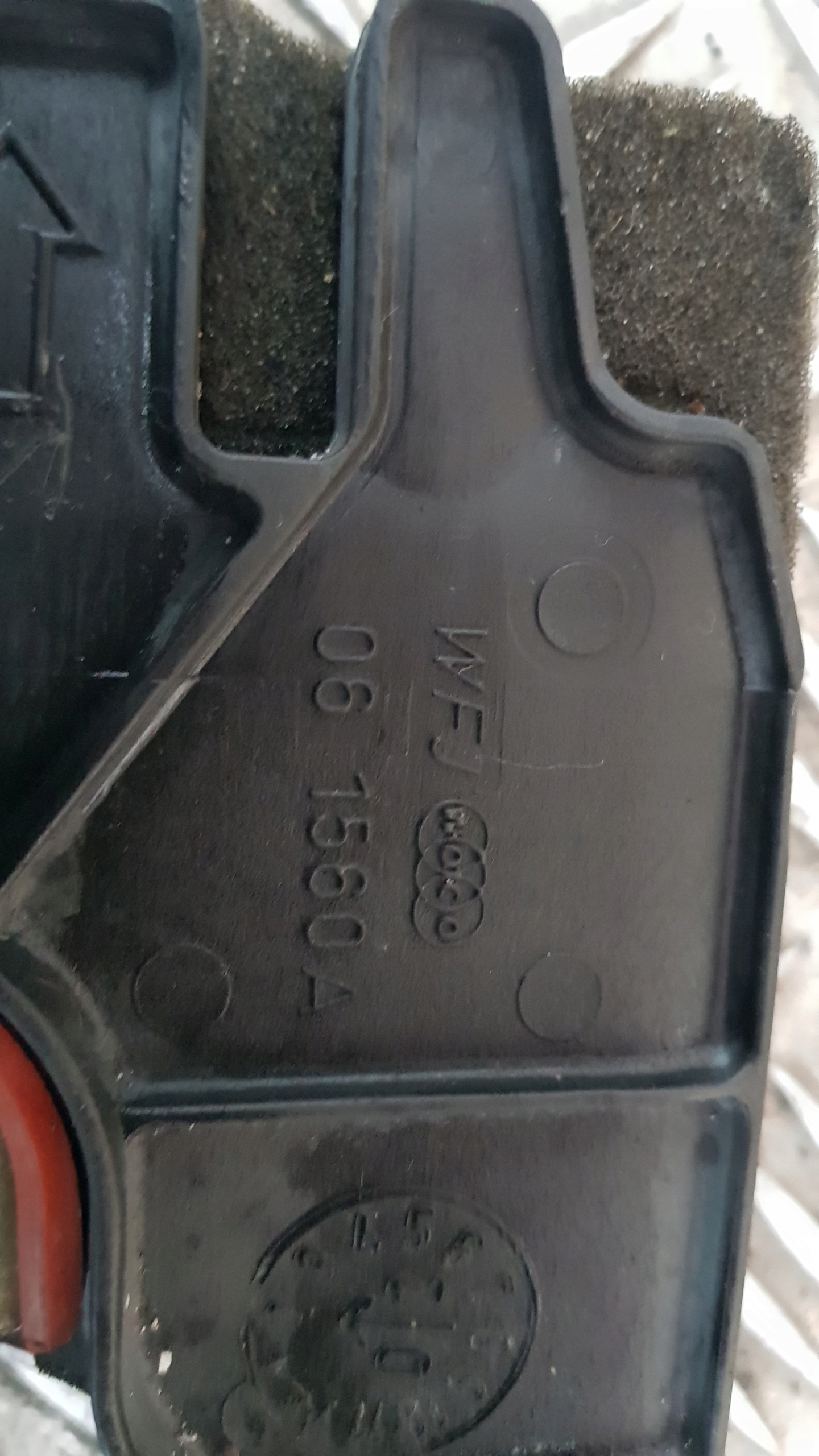 AUDI A4 B6 1.9 TDI kryt kulisy držák 8E0711406A