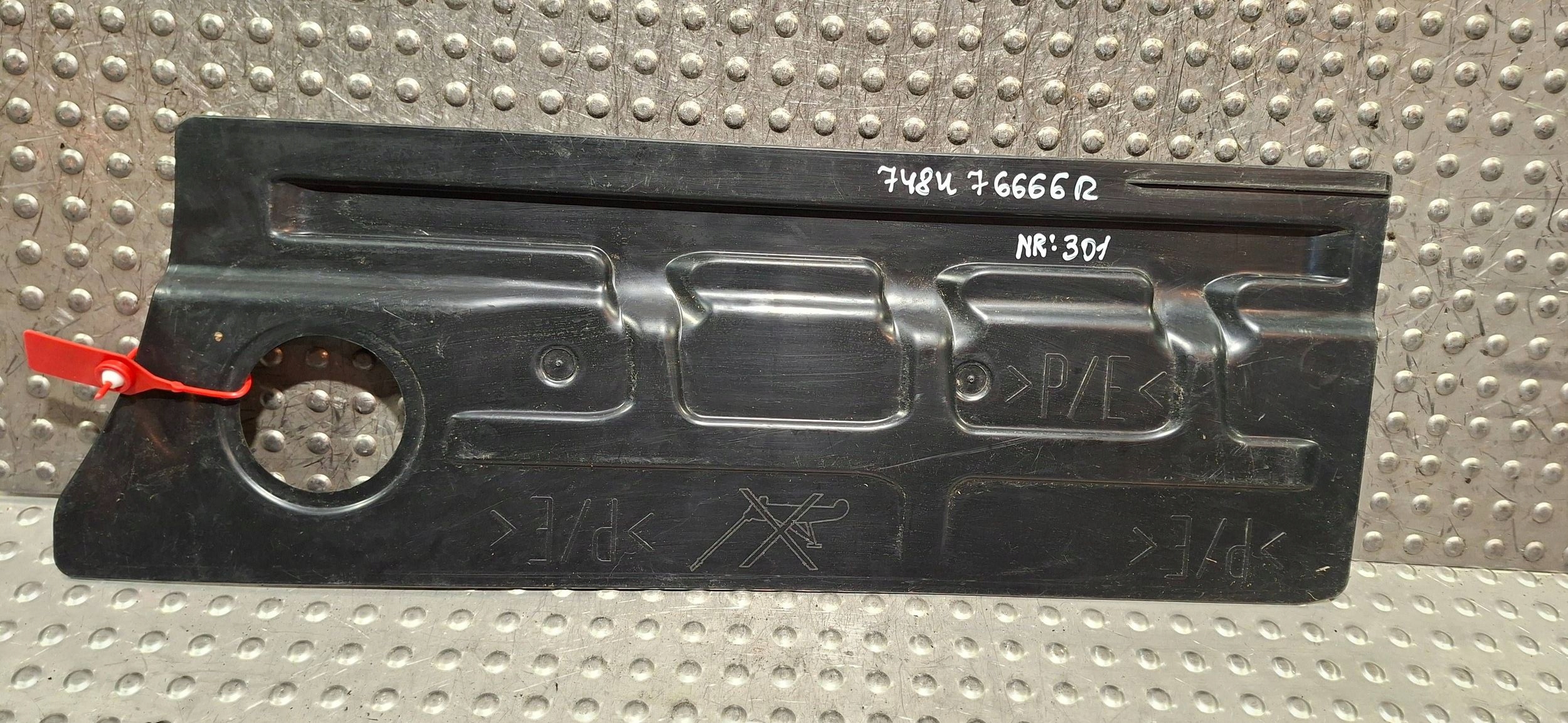 cover chassis left 748U76666R RENAULT CLIO V 2019