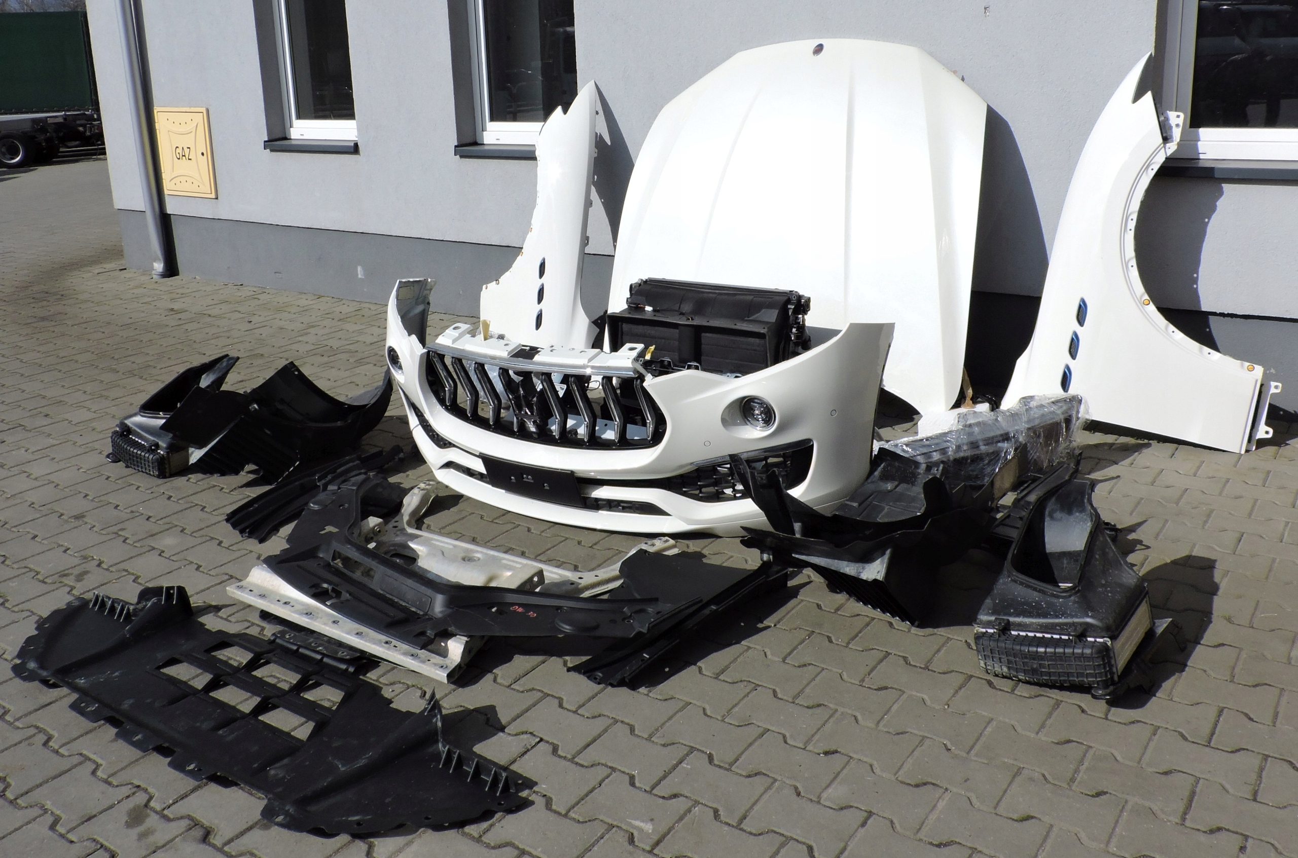 PRZÓD KOMPLETNY MASERATI LEVANTE GRANLUSSO Numer katalogowy części PRZOD MASERATI LEVANTE