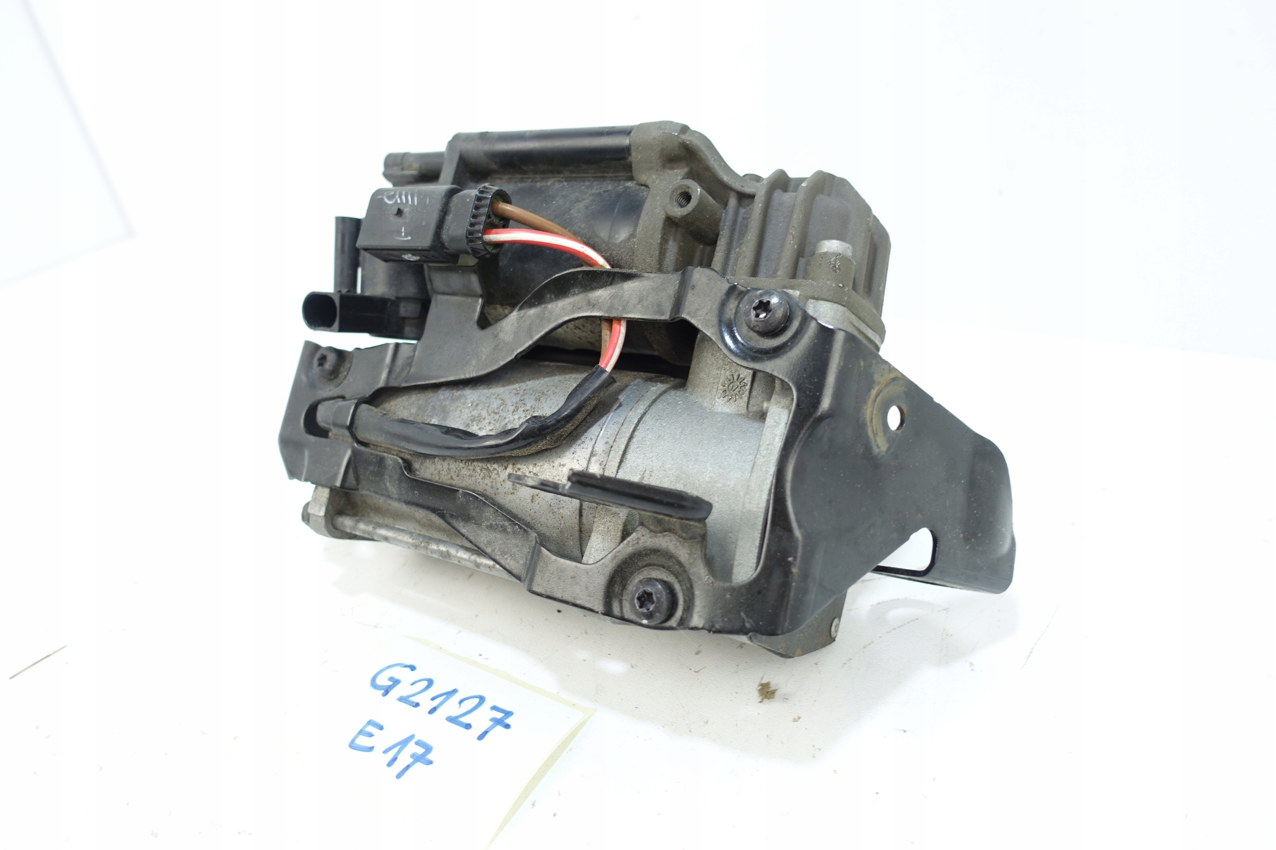 MERCEDES E-KLASA W213 2013- compressor; springing A2133200004