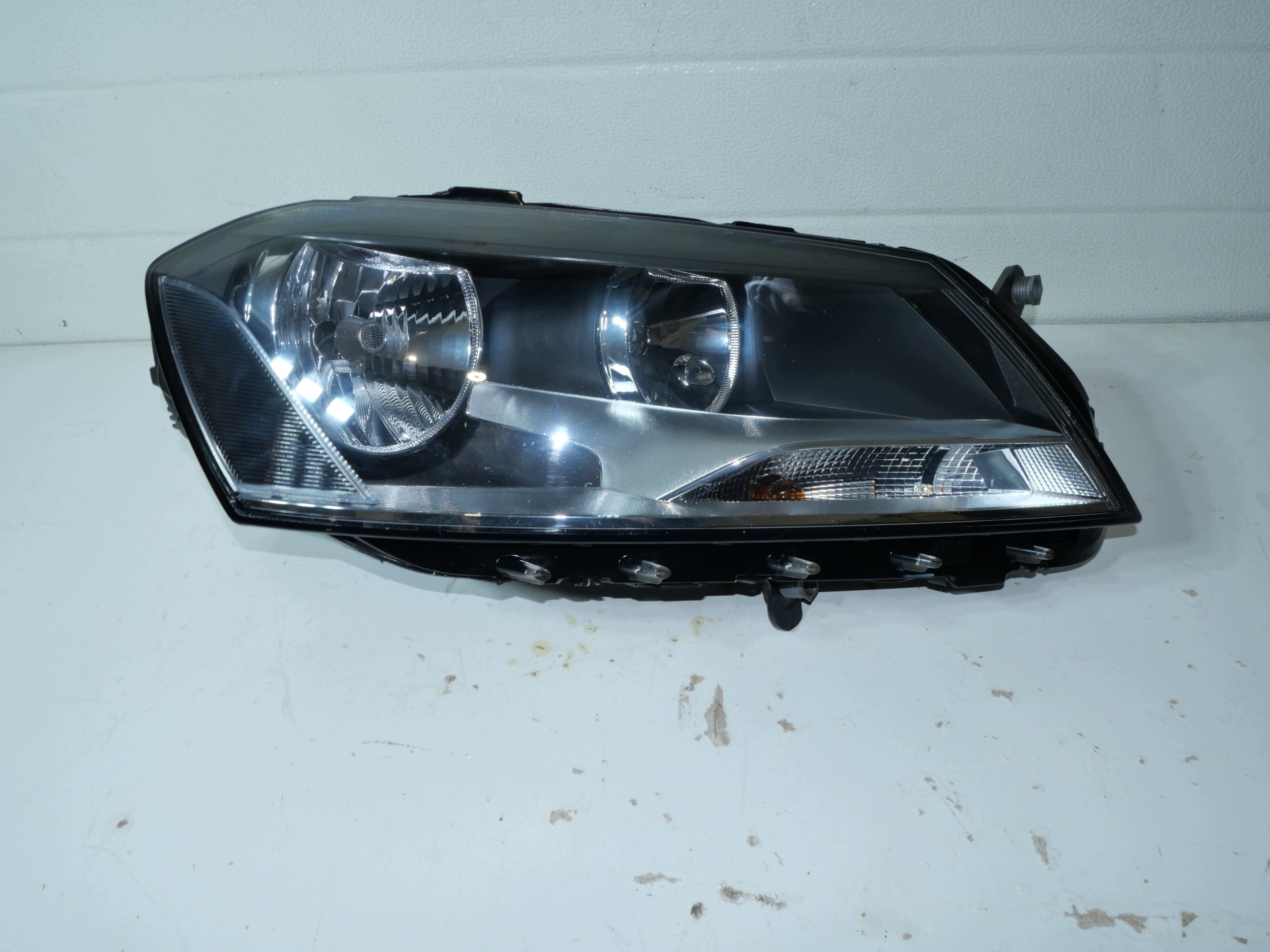 VW PASSAT B7 light right front 90010126