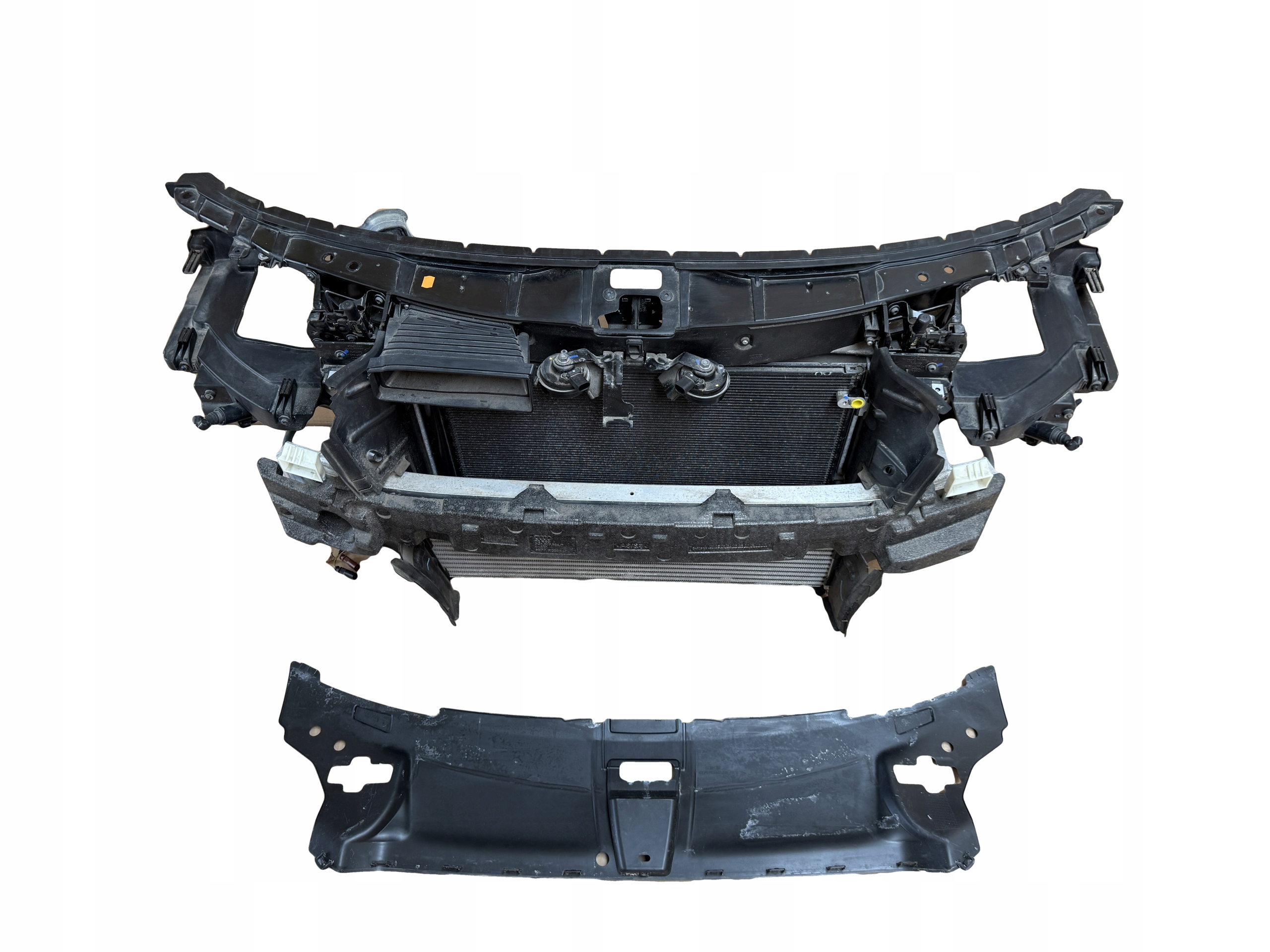 AUDI A8 4H D4 LIFT 3.0TDI bar, wall radiator