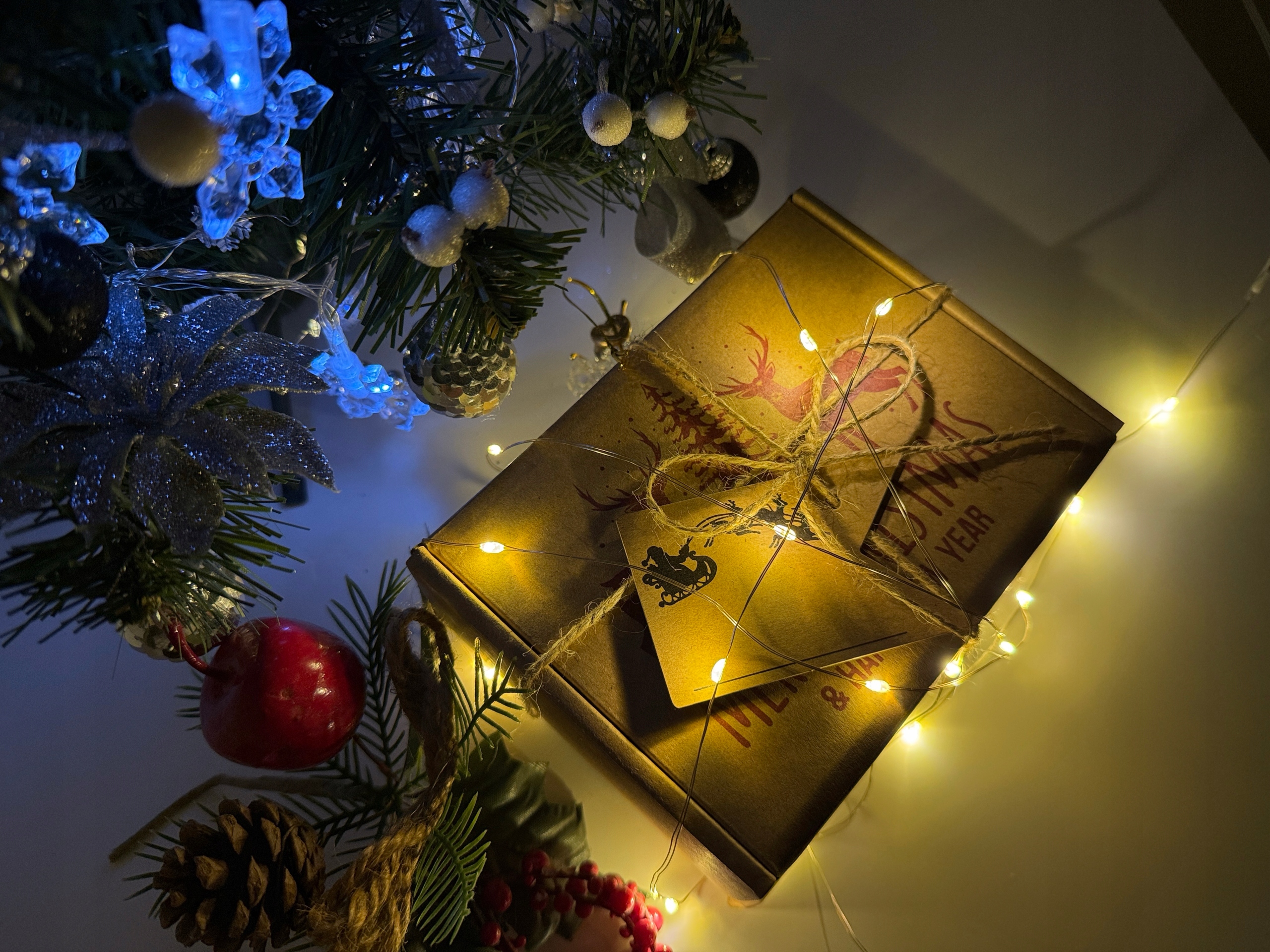 PUDEŁKA ŚWIĄTECZNE Pudełko PREZEZENTOWE KARTONOWE na prezent OZDOBNE 5 SZT Materiał karton