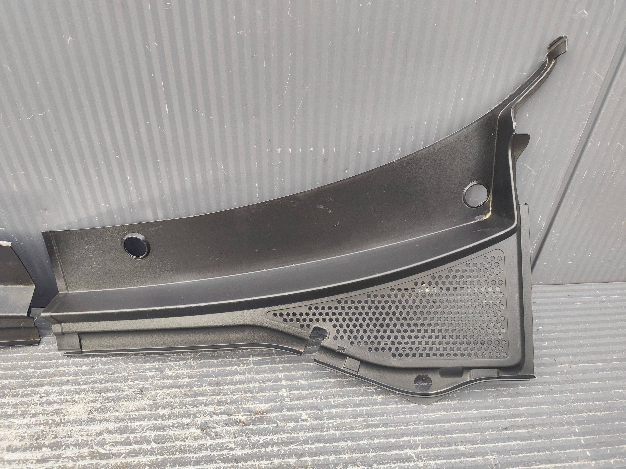 VOLKSWAGEN PASSAT B8 szelvedo alsokeret KOMPLET 3G1819404F 3G1819403F