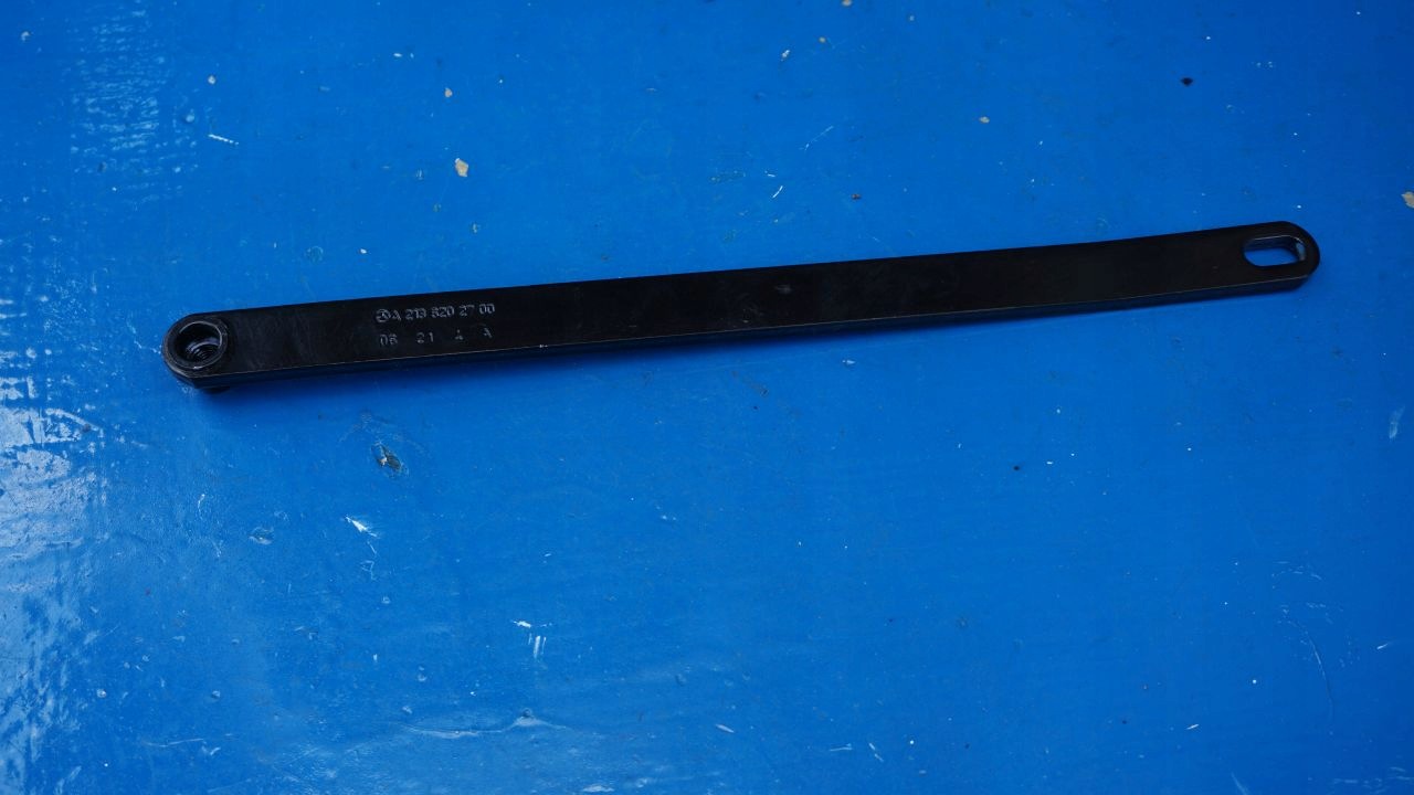 MERCEDES E W 213 - console bracket pillar siders