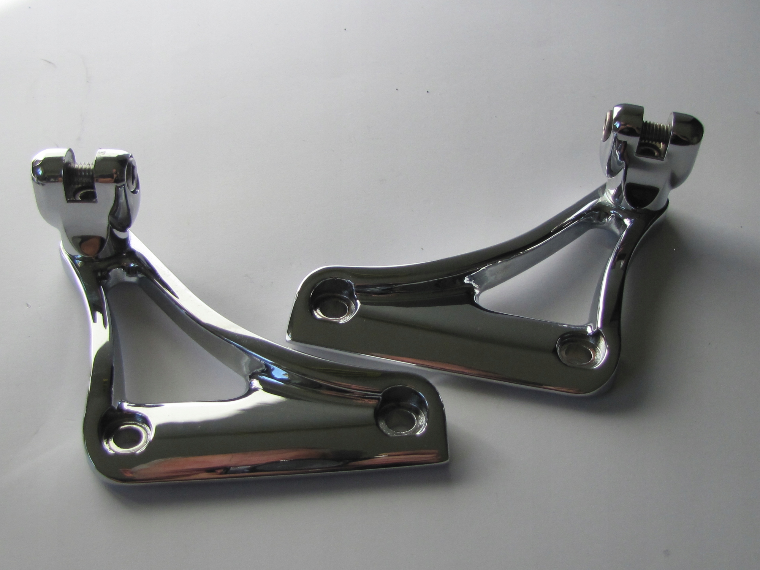 Mocowanie podnozkow pasazera Harley Softail OEM Part number 7960