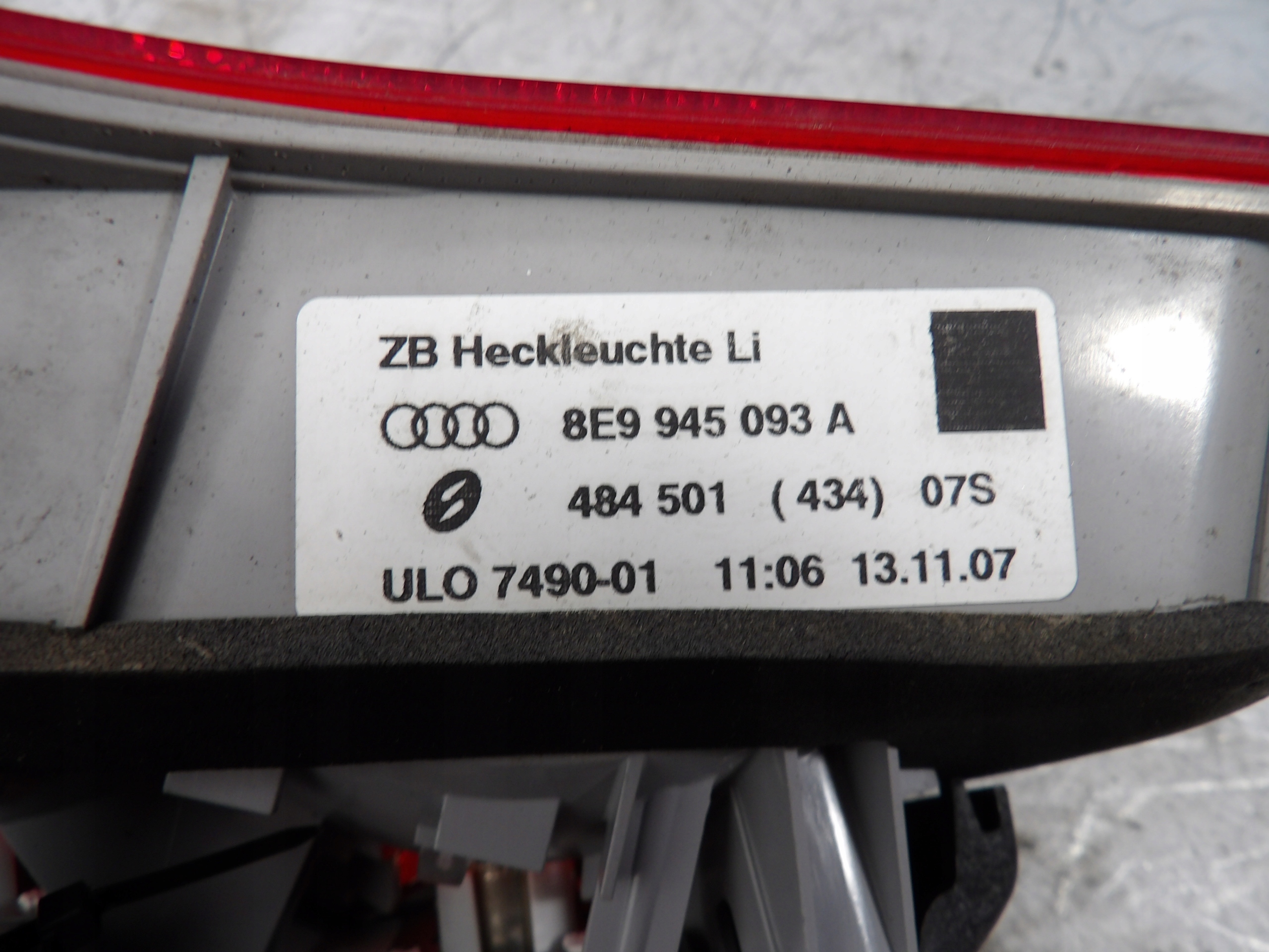 Audi A4 B7 light rear left trunk door kombi 8E9945093A 484501