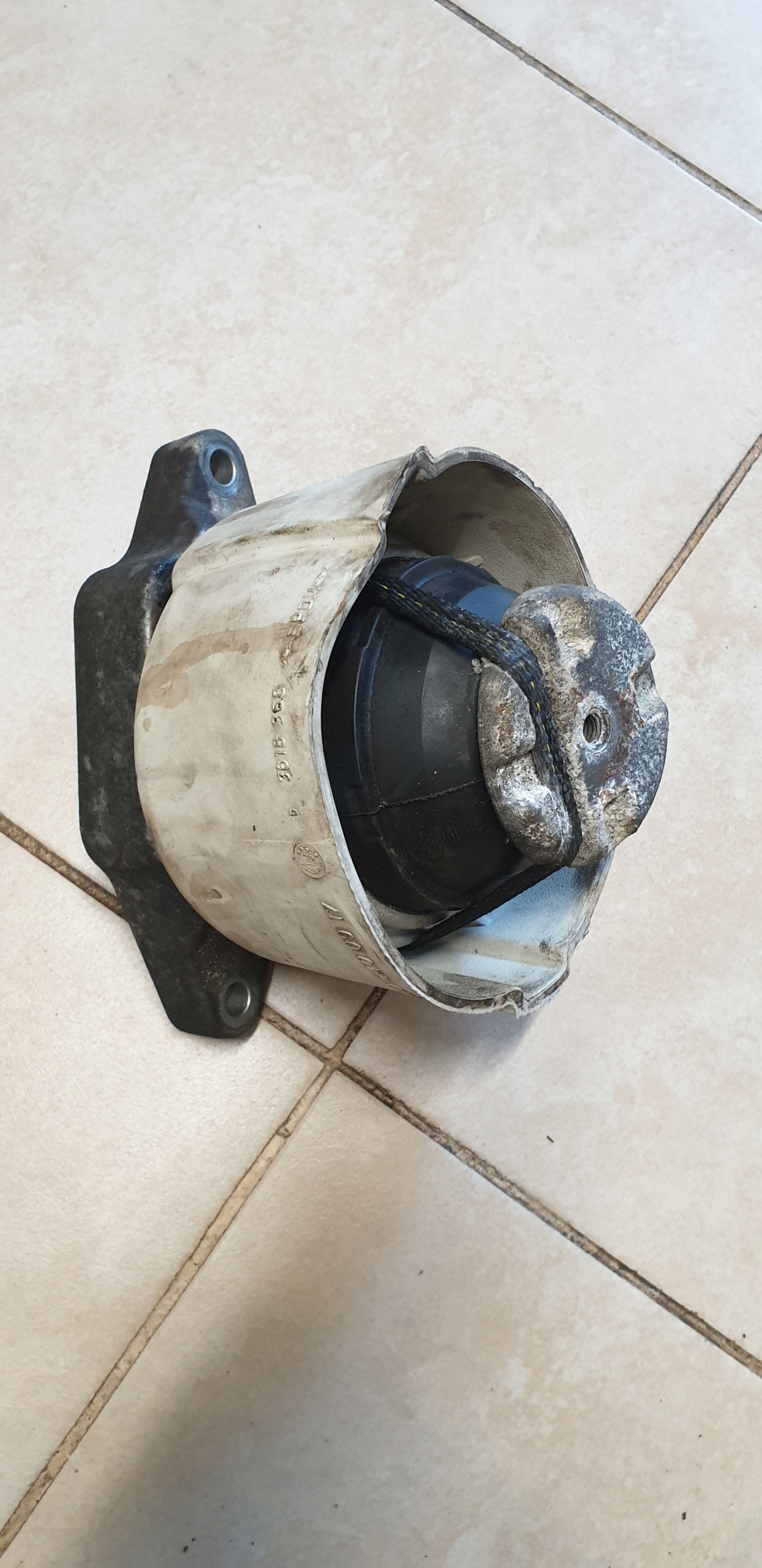 2202400917 - Подушка двигуна лапа MERCEDES S W221 S600 CL W216