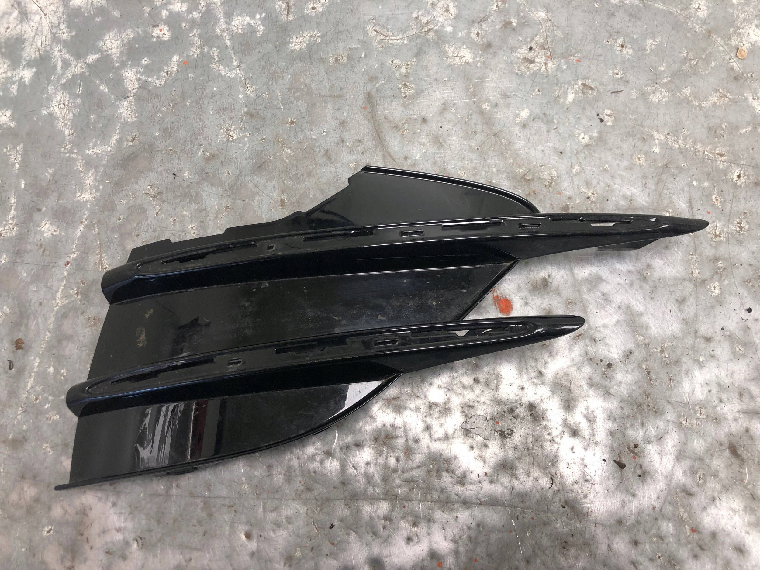 grid of a bumper right front MERCEDES EQS V297 A2978852202