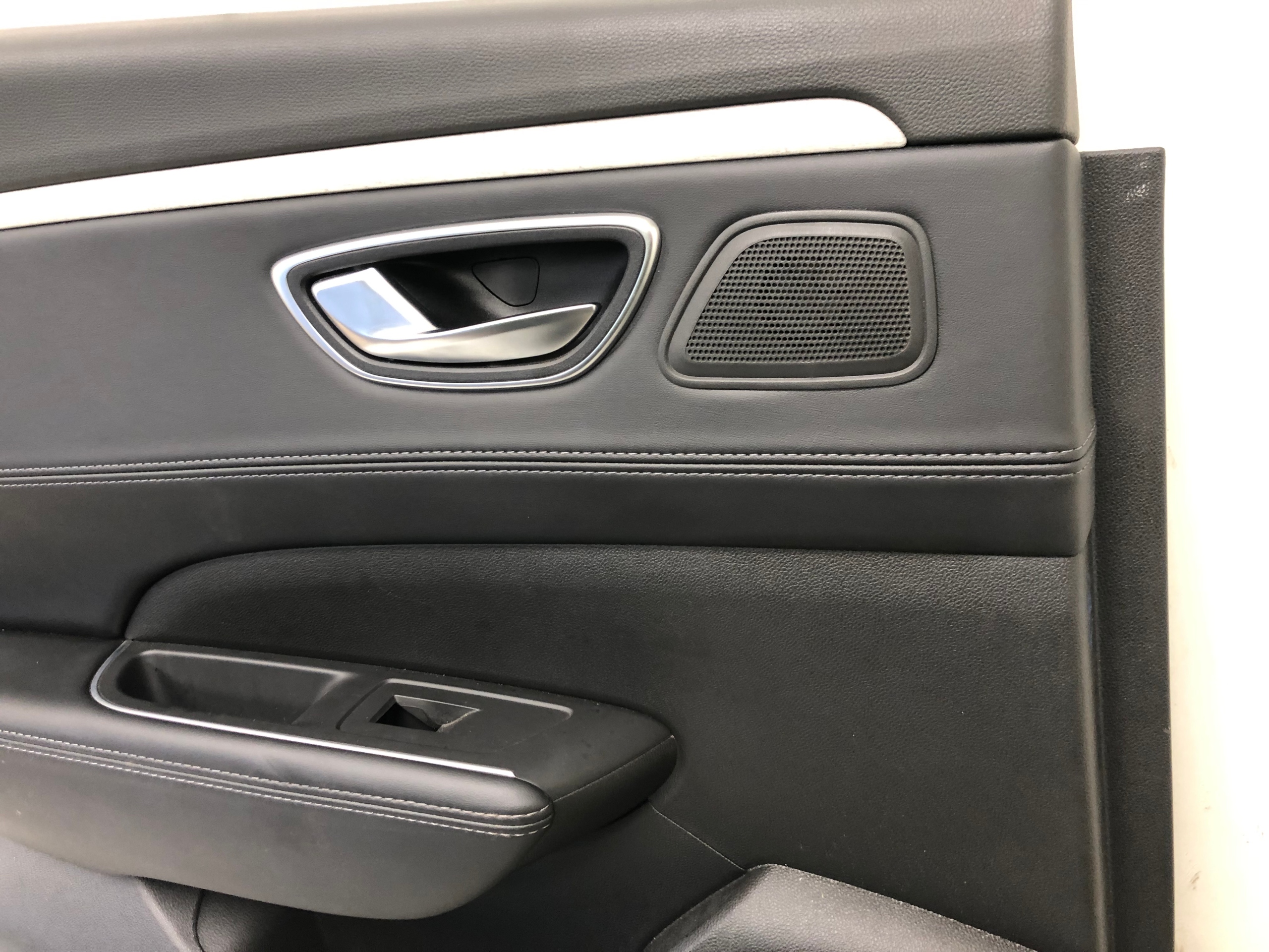 RENAULT TALISMAN INITIALE sedan side upholstery left rear part BOSE 0187