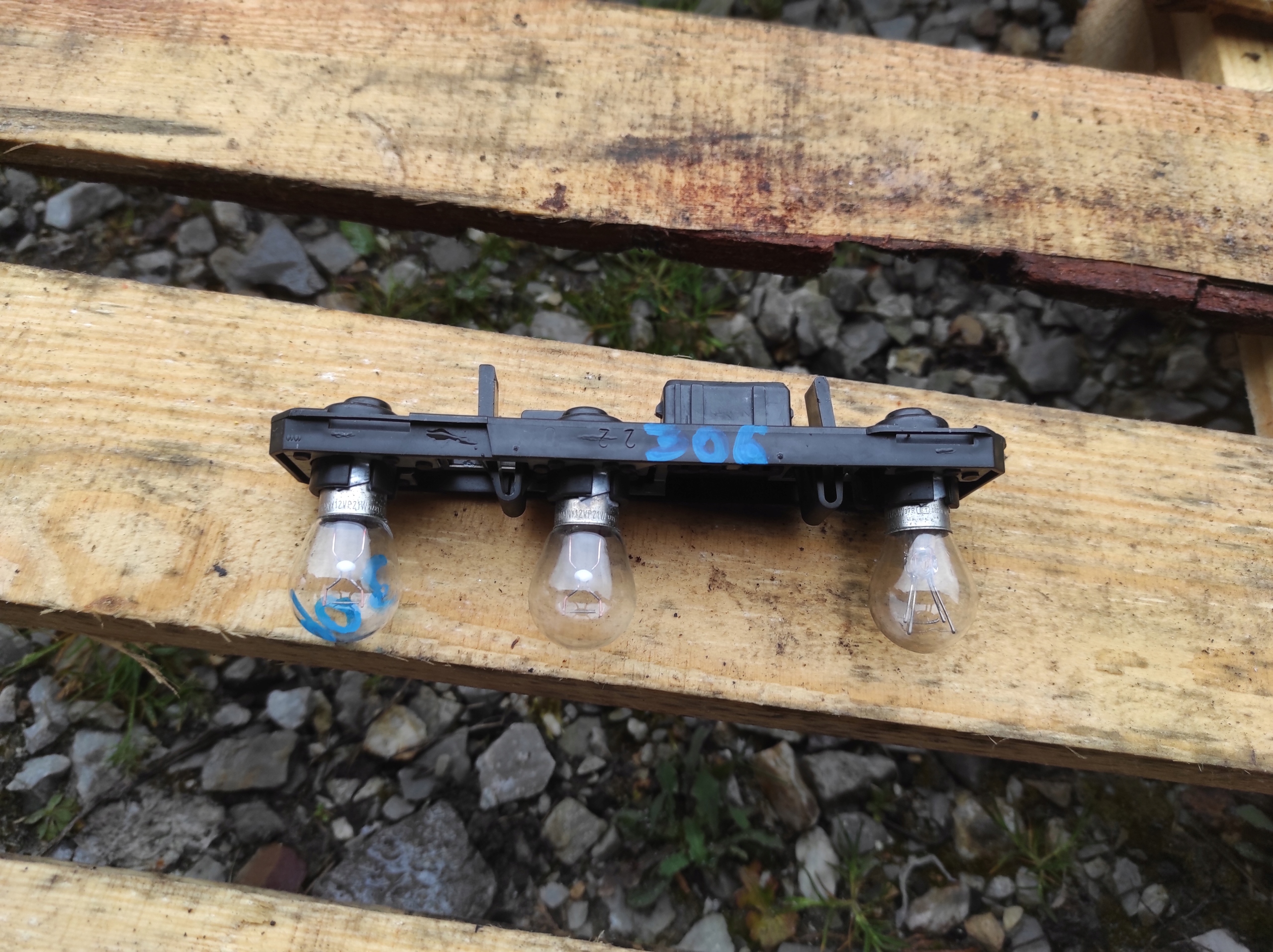 light housing left rear part left rear PEUGEOT 306 5045