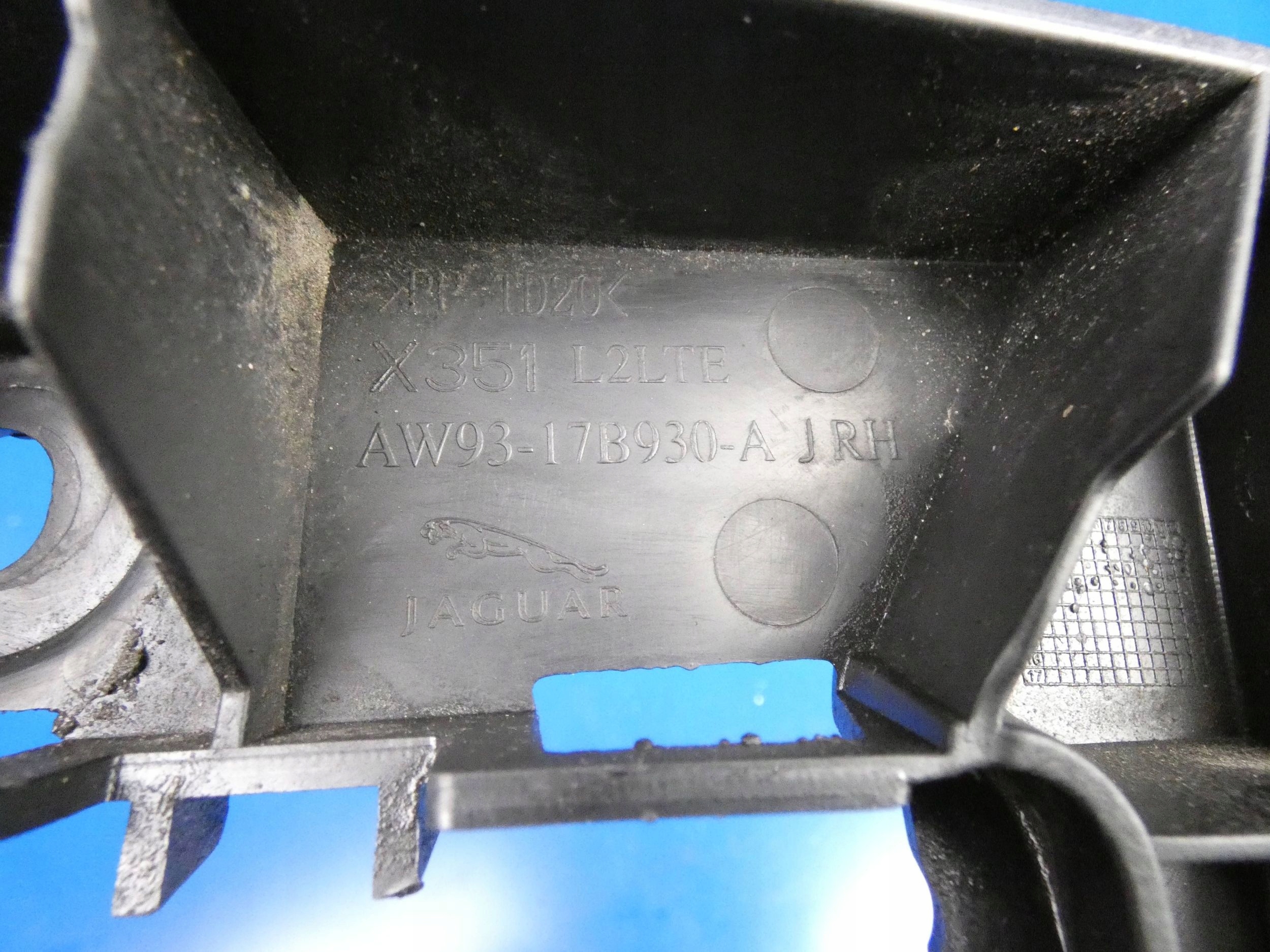 JAGUAR XJ X351 Support Support plaque Pare choc Droite Arrière