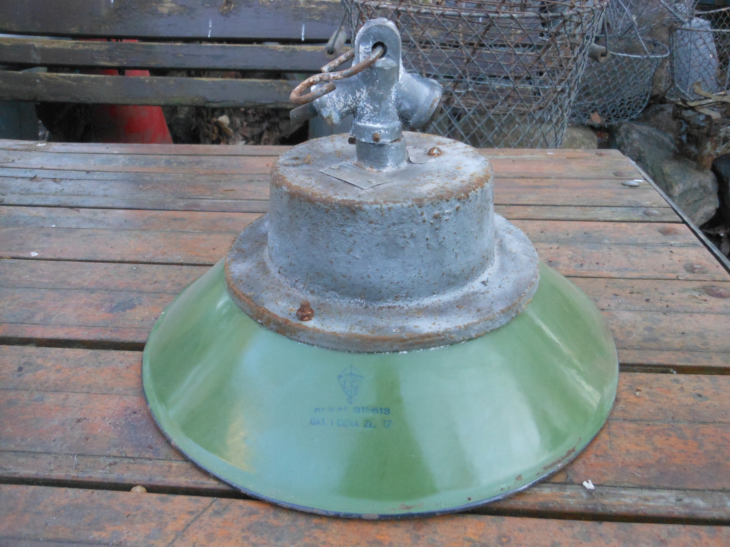 STARA LAMPA EMALIOWANA