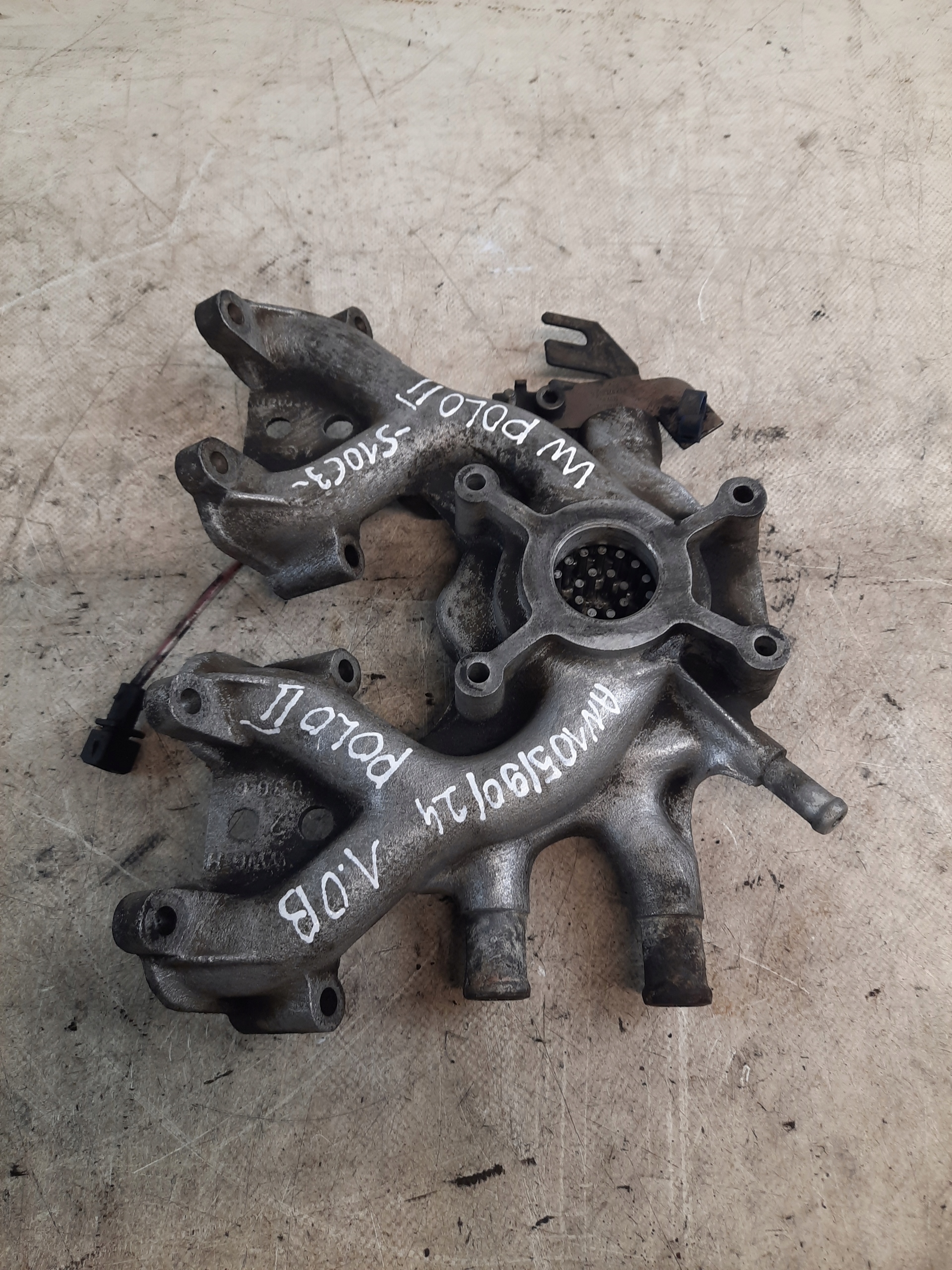VOLKSWAGEN POLO II 1.0B 86C 2F intake manifold