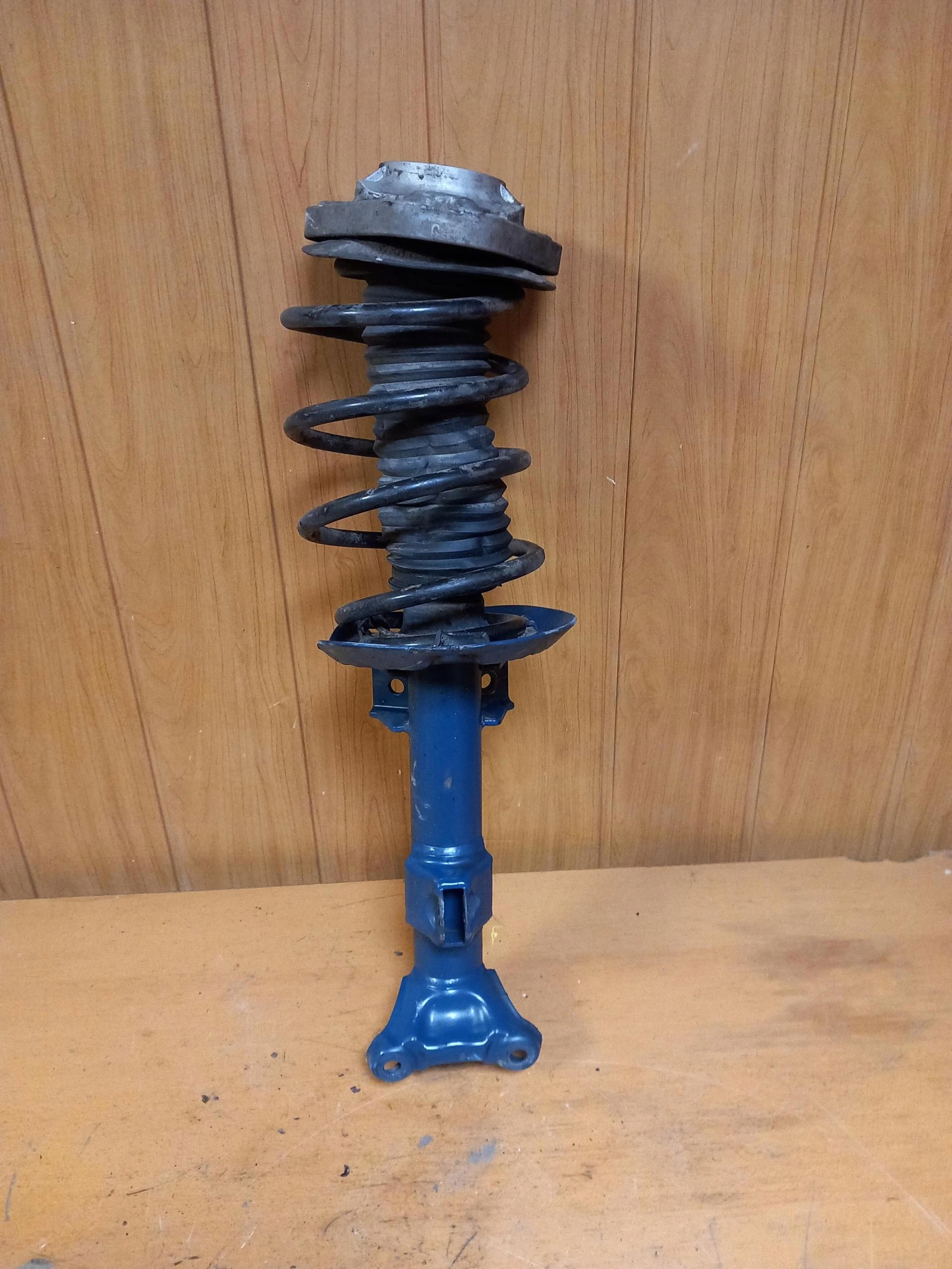 shock absorber left front MERCEDES E-KLASA W212 09-16