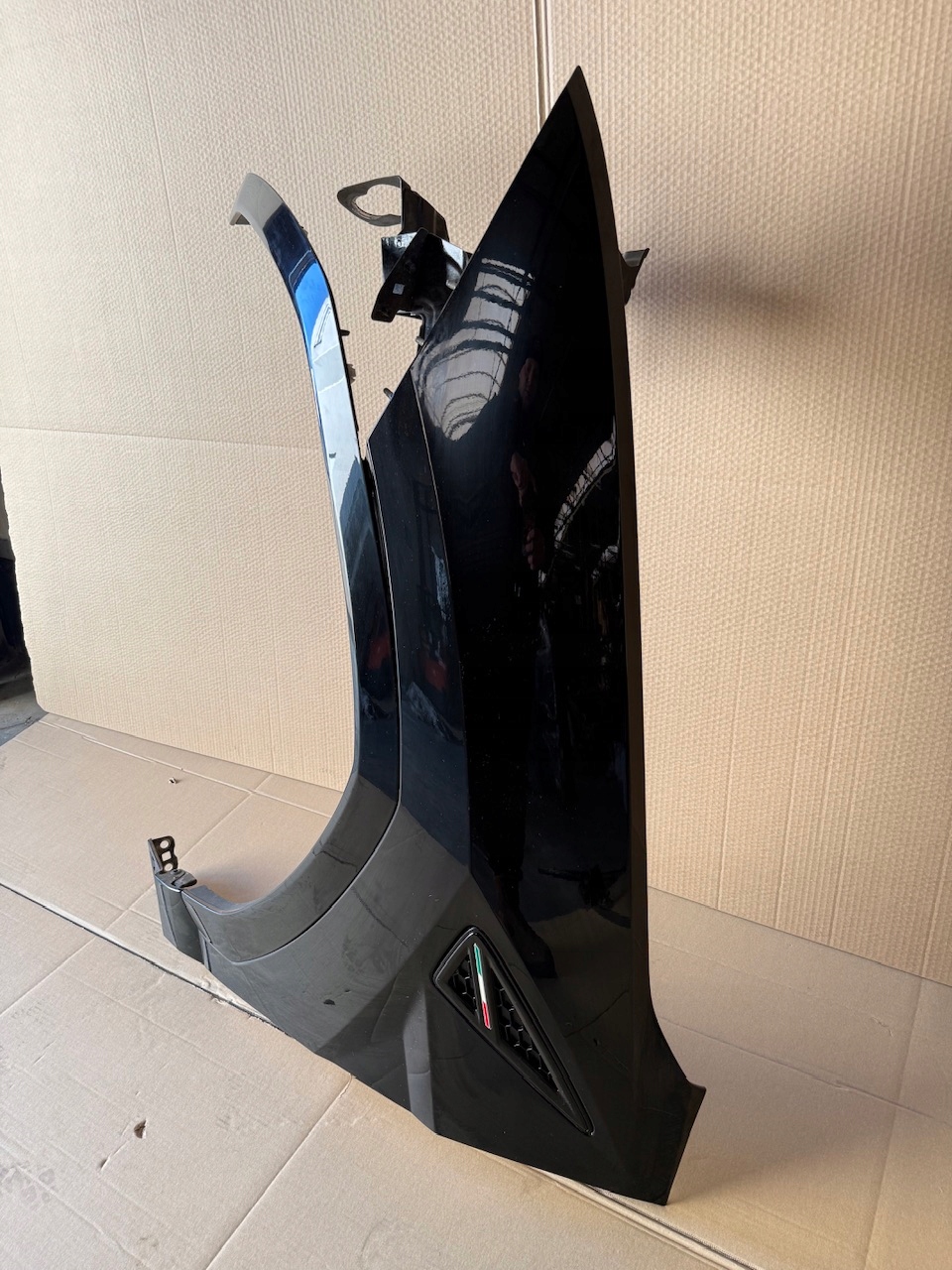 IDEALNY fender left front front + moulding LAMBORGHINI URUS LY9T 1