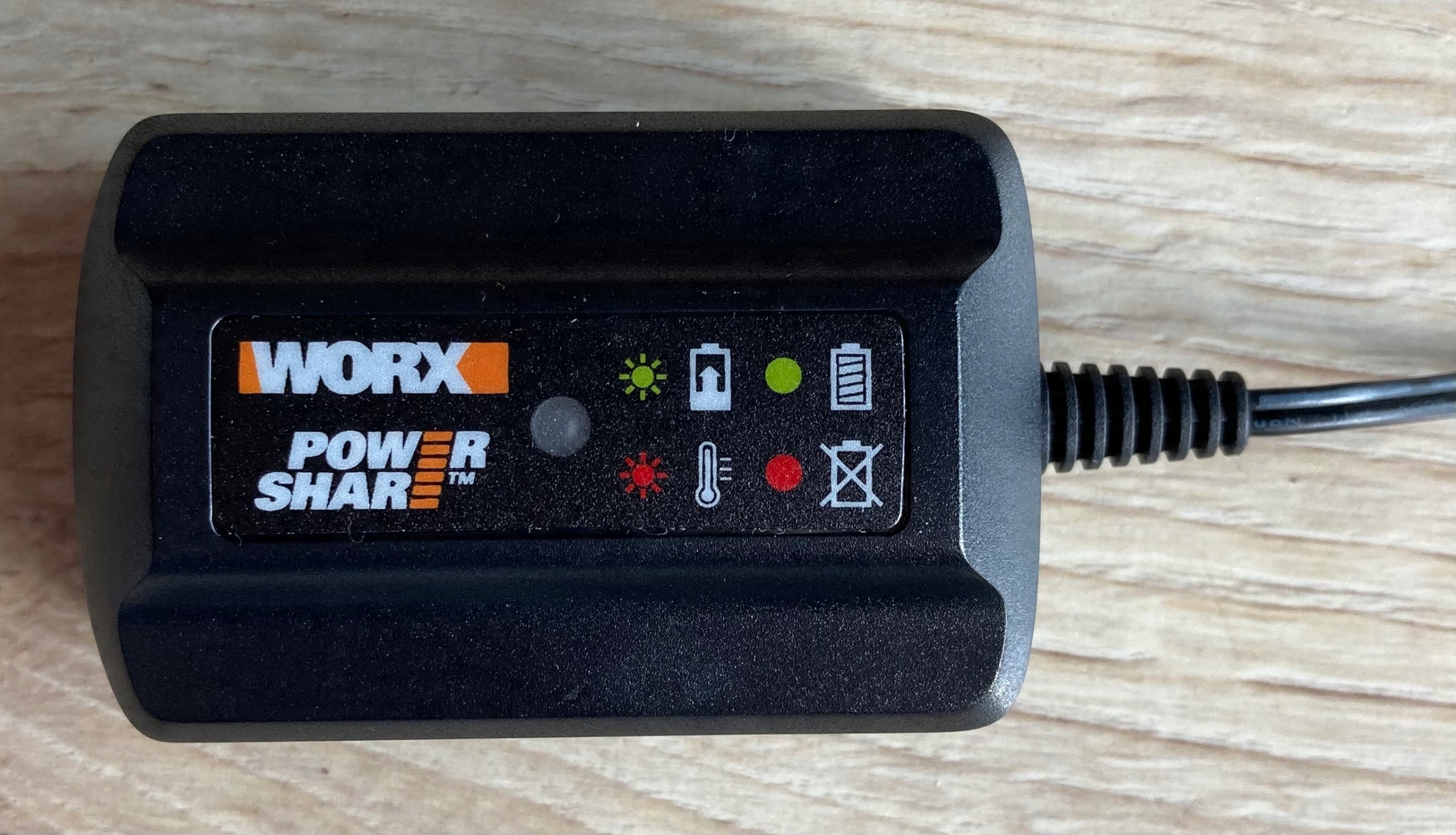 

Ładowarka akumulatorów Worx WA3760