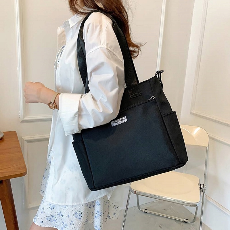 TORBA NA RAMIĘ DAMSKA CZARNA MIEJSKA NA ZAMEK PRAKTYCZNA DLA CIEBIE Materiał dominujący syntetyk