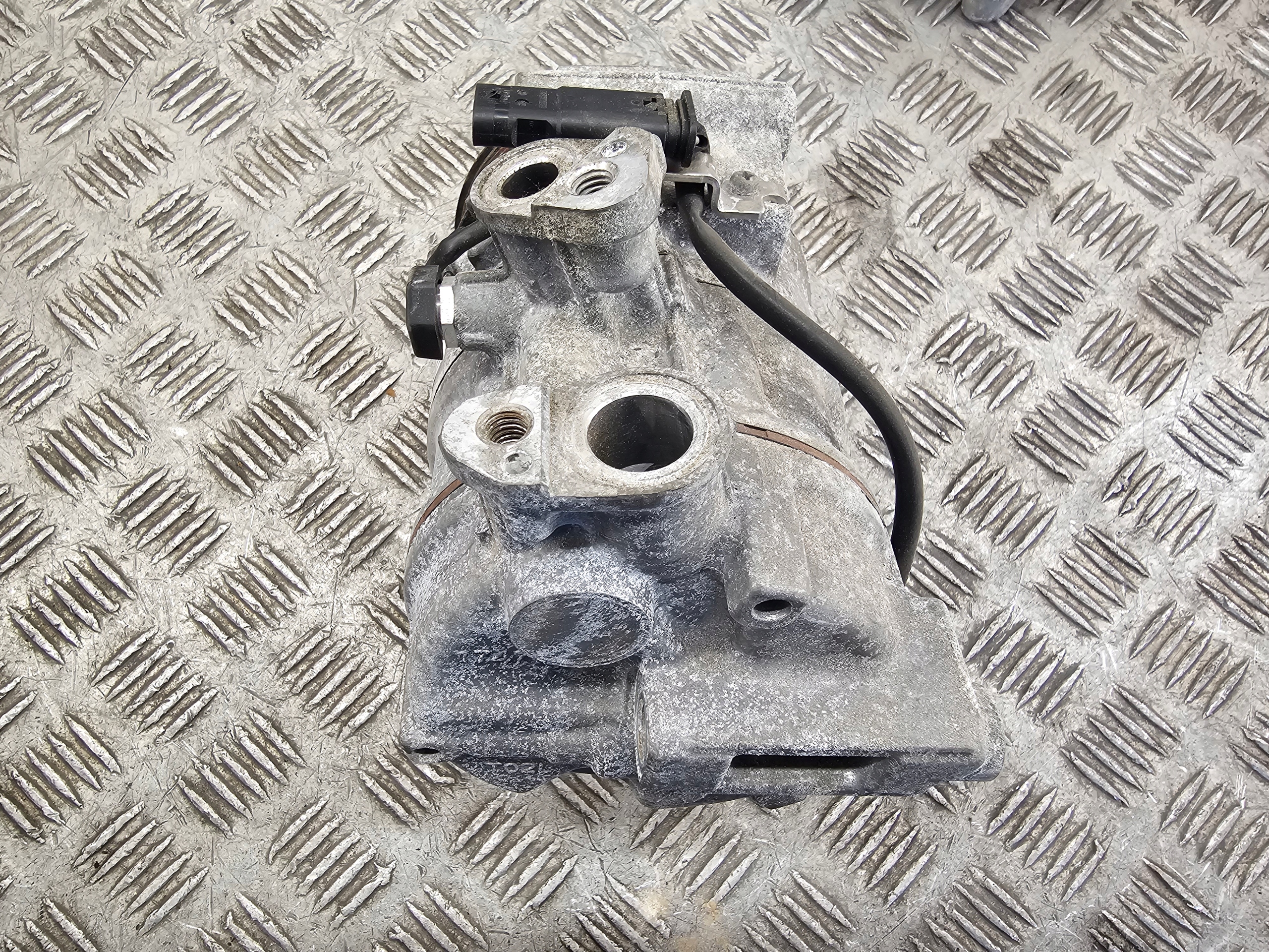 ORG compressor compressor; of the air conditioning MERCEDES - A0008303902