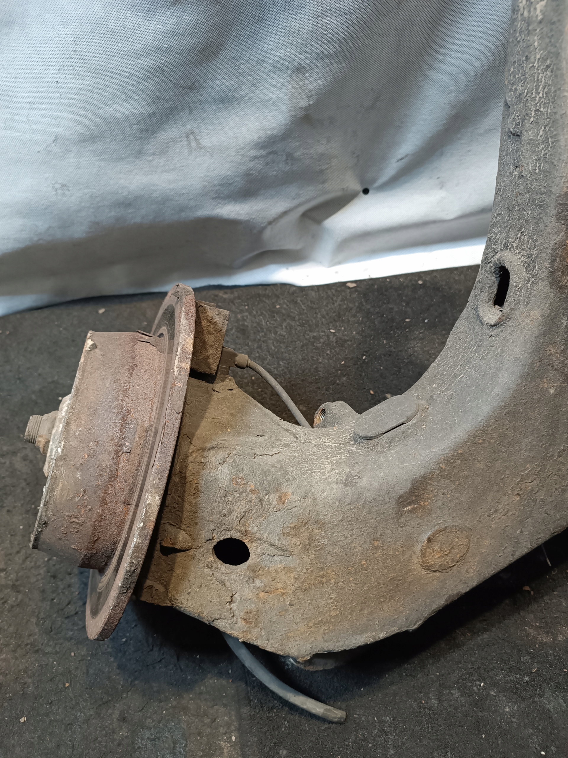 arm swing right rear part MERCEDES VITO 108D 1998r