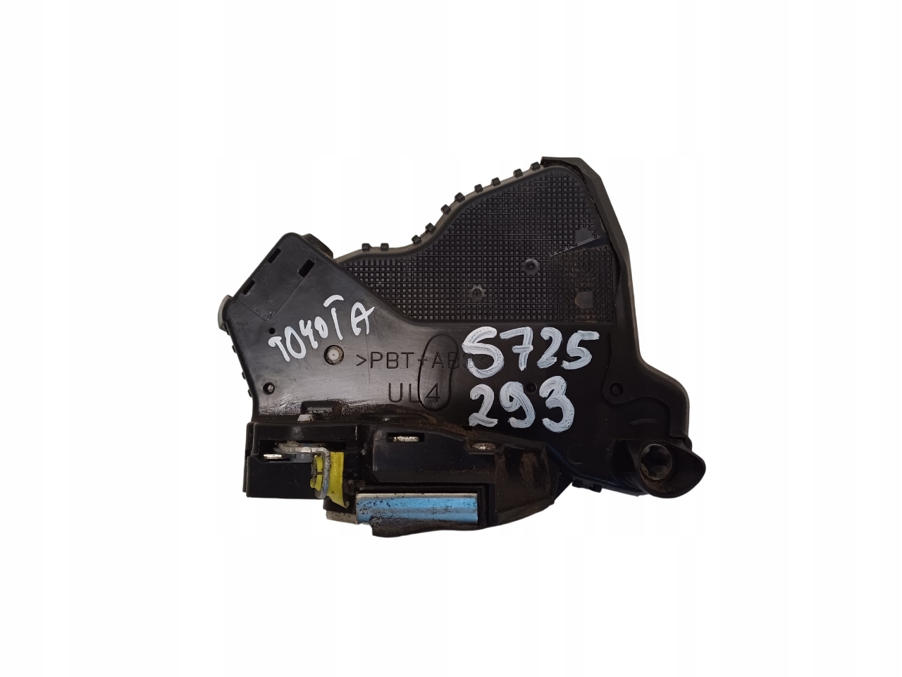 TOYOTA T25 03- ZAMEK DRZWI LEWY PRZÓD A046693